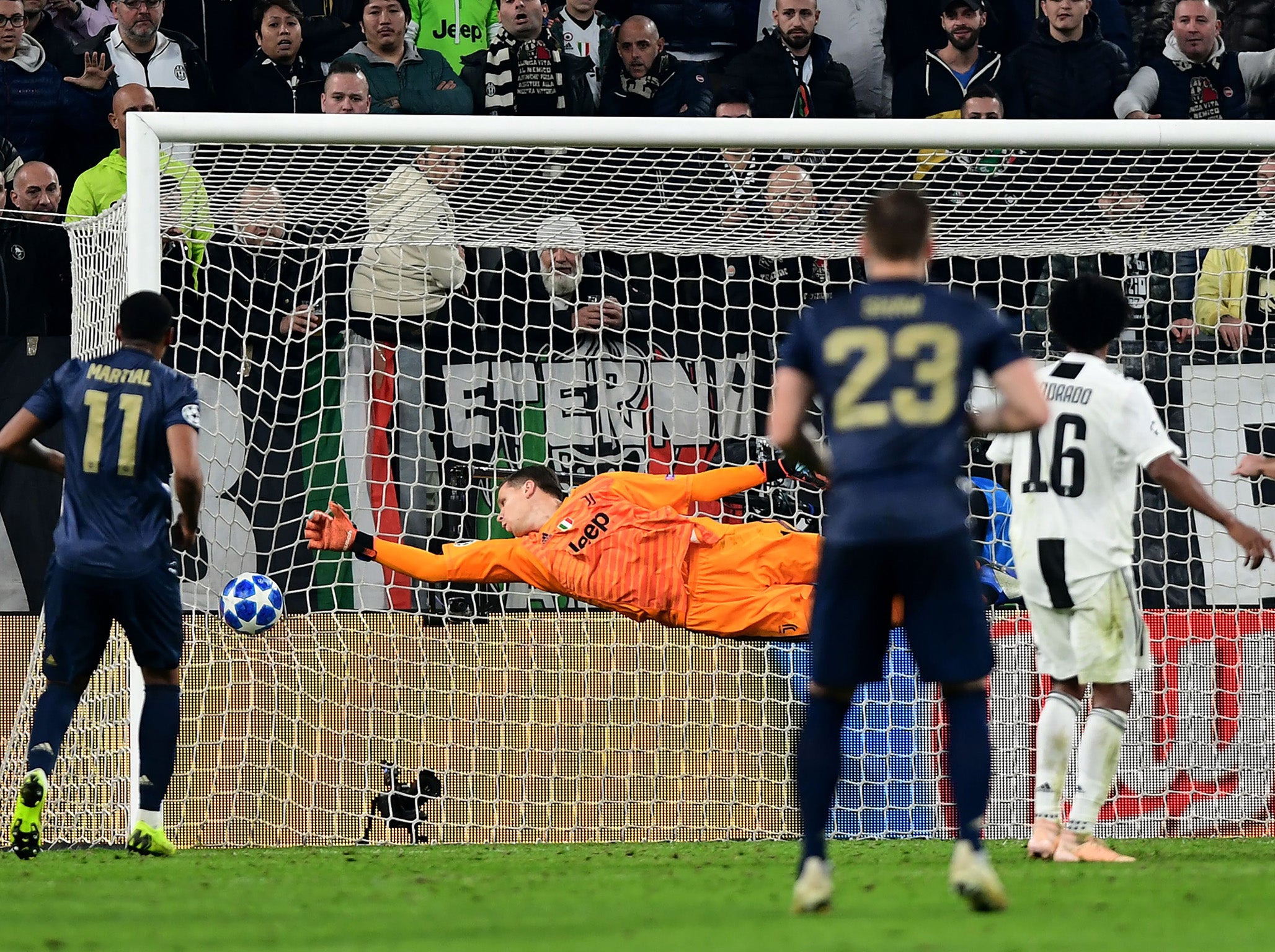 Szczesny has improved immensely but remains a level below the elite keeper Juventus need (AFP/Getty Images)