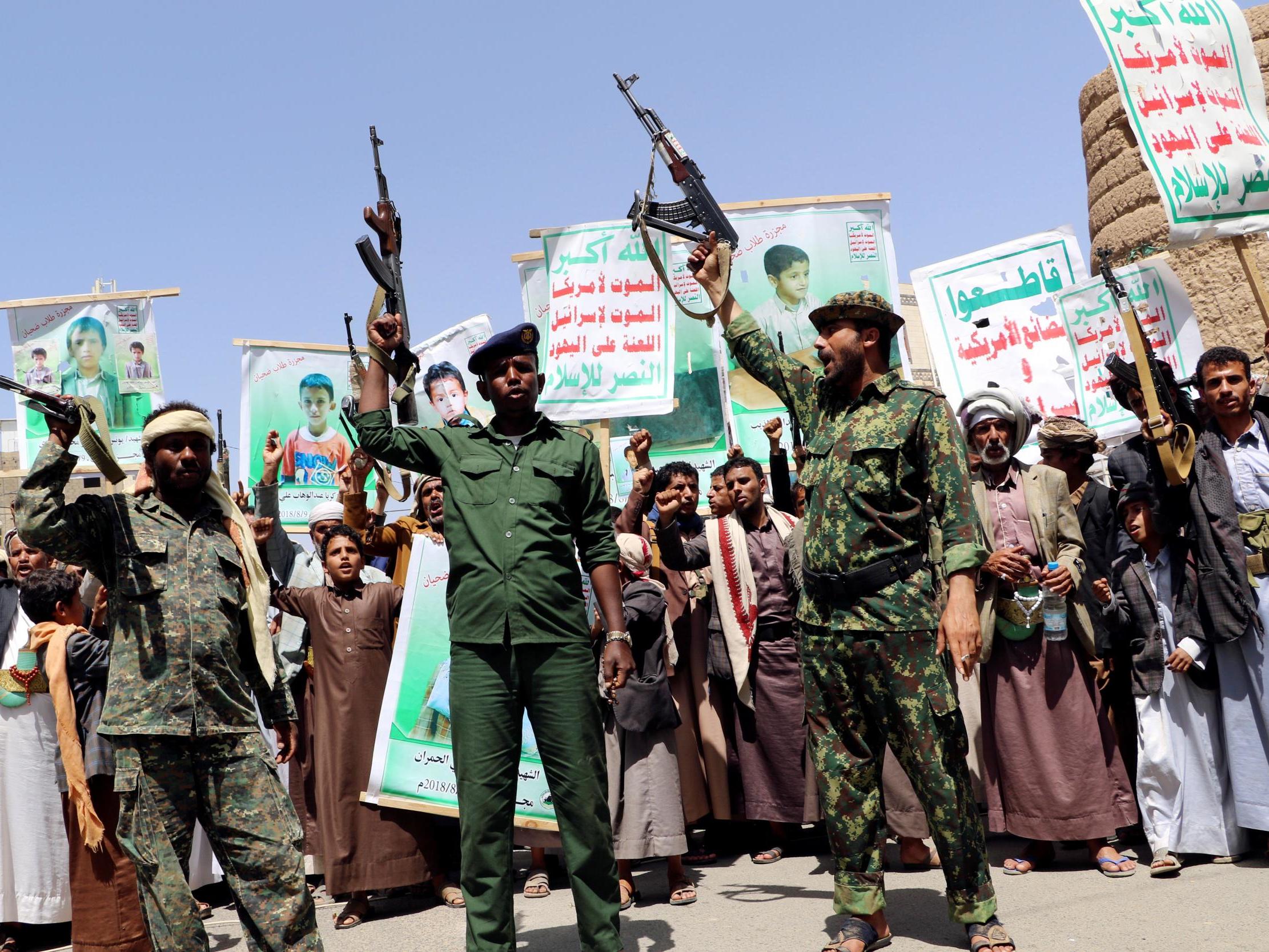 Houthi followers demonstrate to show rejection of an offer by the Saudi-led coalition to pay compensations for victims of an air strike in Saada, Yemen (REUTERS/Naif Rahma)