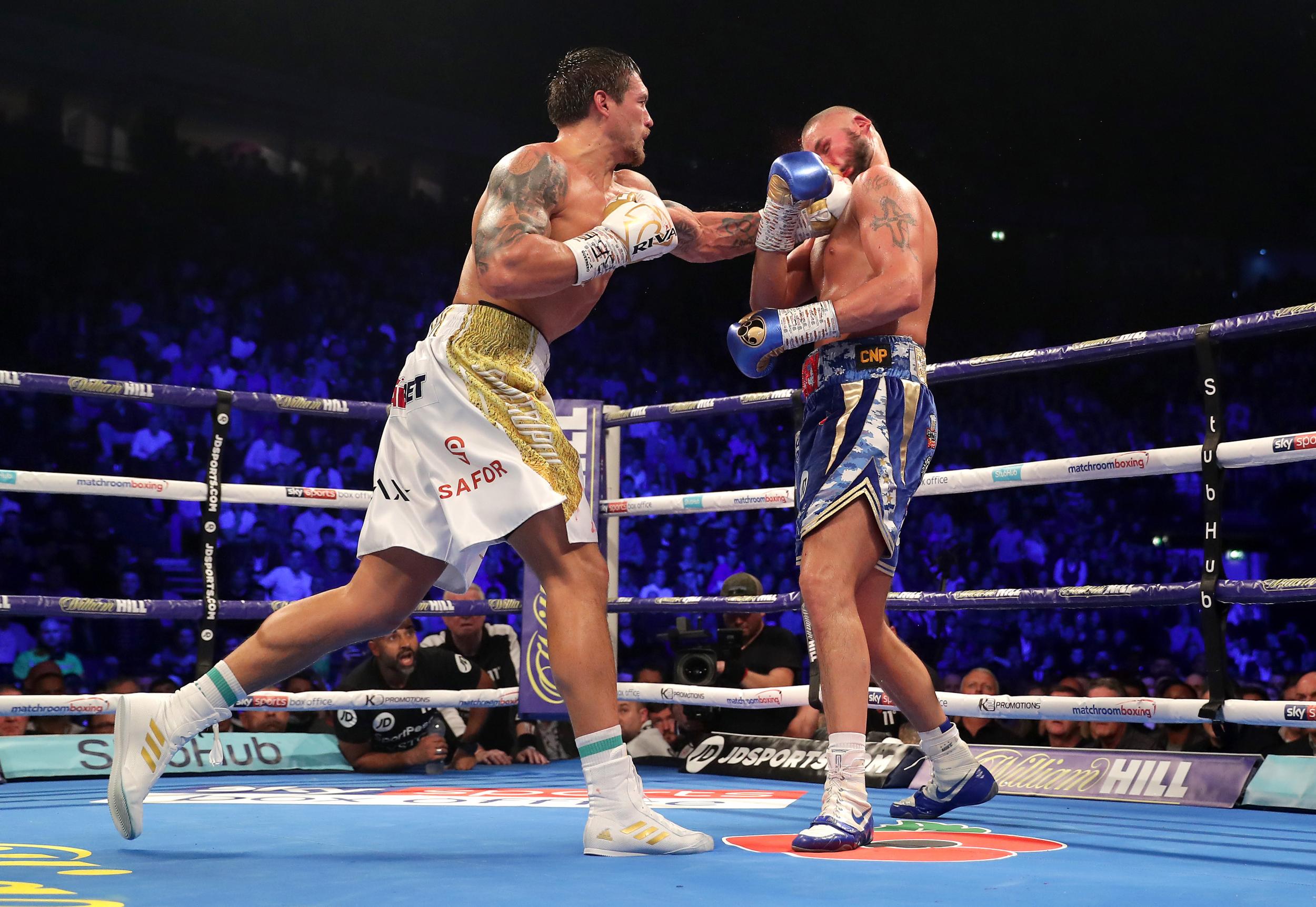 Oleksandr Usyk finished the fight with a powerful left hook