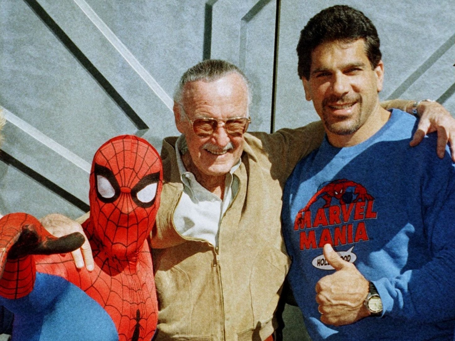 Marvel Comic Books founder Stan Lee (C) poses with one of his characters "Spider-Man" (L) and actor Lou Ferrigno who portrayed ‘The Incredible Hulk’ on television