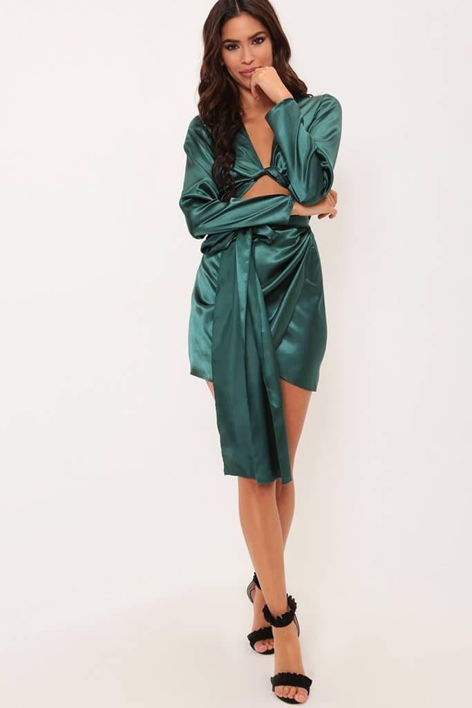 £21, <a href="https://www.isawitfirst.com/products/satin-twist-front-dress-mid-green-jl27775" target="_blank" class="body-gallery" data-vars-item-name="GL-8633031-https://www.isawitfirst.com/products/satin-twist-front-dress-mid-green-jl27775" data-vars-event-id="c6">I Saw it First</a>