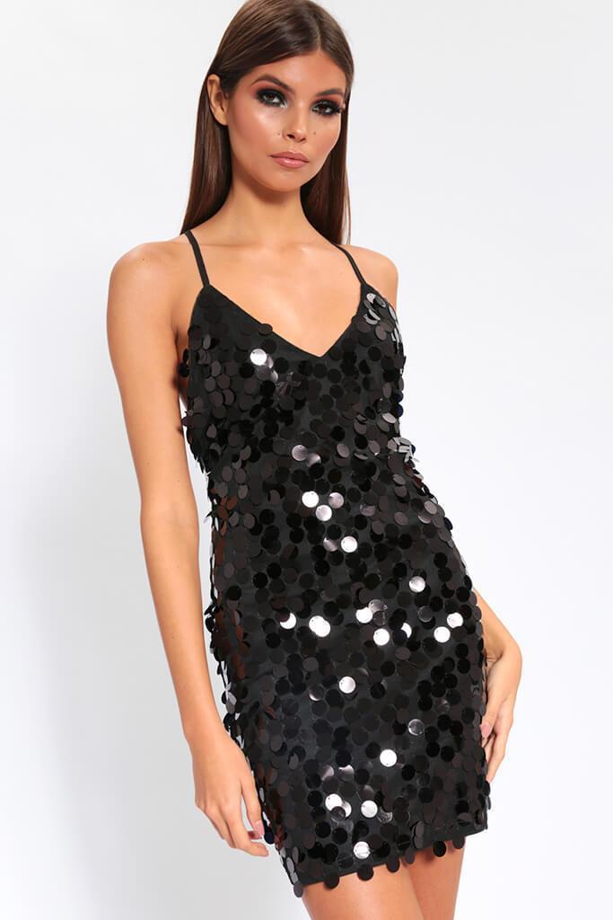 £16.50, <a href="https://www.isawitfirst.com/collections/sequin-queen/products/giant-sequin-strappy-dress-black-jl11508" target="_blank" class="body-gallery" data-vars-item-name="GL-8633031-https://www.isawitfirst.com/collections/sequin-queen/products/giant-sequin-strappy-dress-black-jl11508" data-vars-event-id="c6">I Saw it First</a>