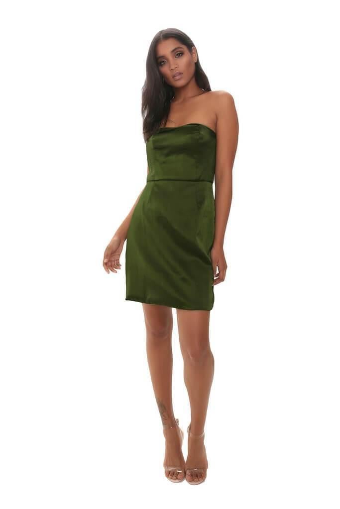 £12.50, <a href="https://www.isawitfirst.com/products/satin-bandeau-mini-dress-dark-green-jl25197" target="_blank" class="body-gallery" data-vars-item-name="GL-8633031-https://www.isawitfirst.com/products/satin-bandeau-mini-dress-dark-green-jl25197" data-vars-event-id="c6">I Saw it First</a>