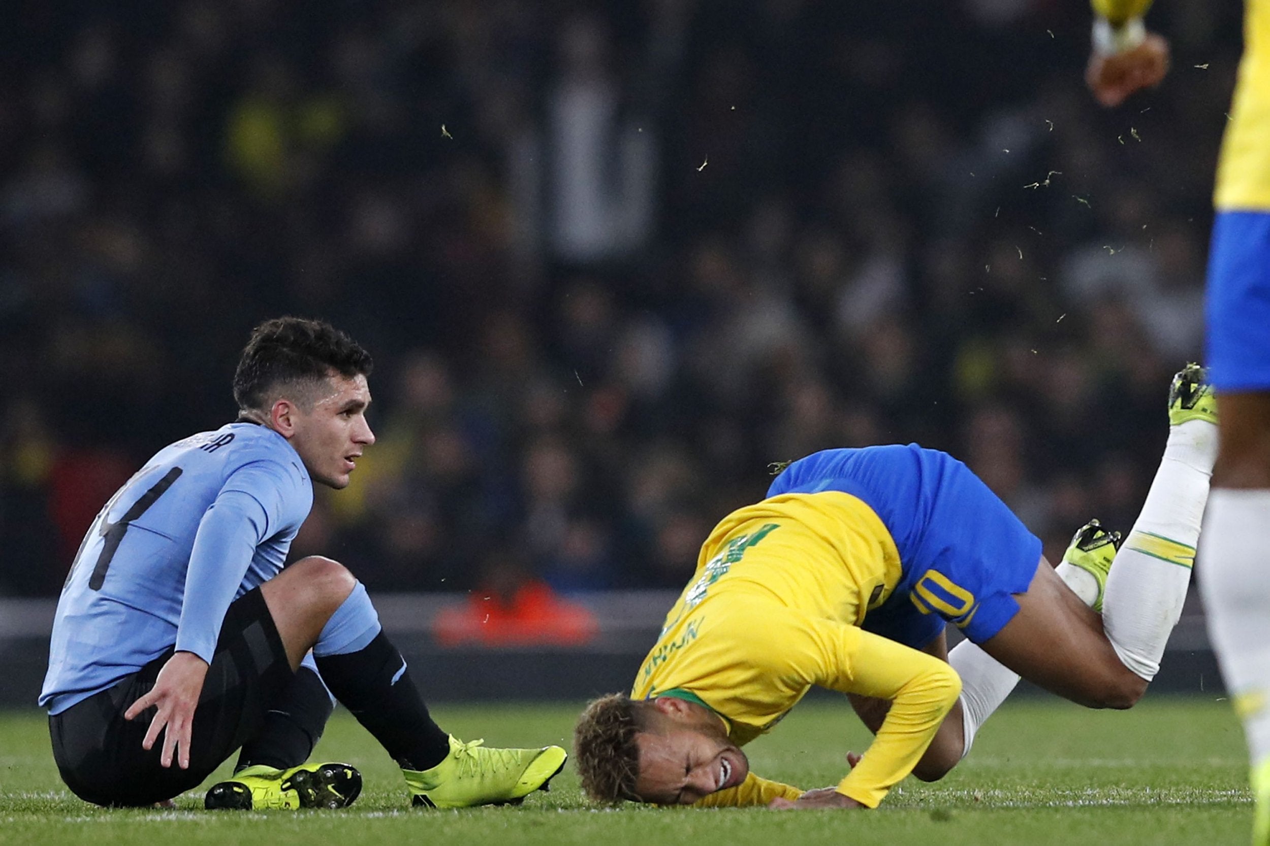 Lucas Torreira did well to contain Neymar on home turf (AFP/Getty)