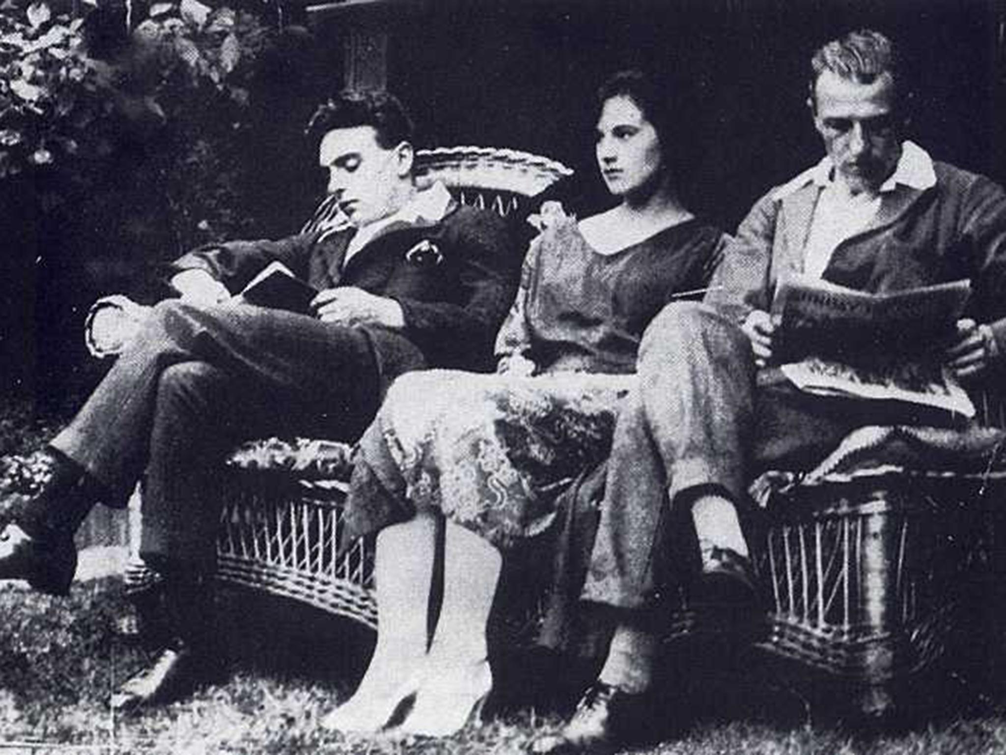 Edith Thompson flanked by younger lover Freddy Bywaters (left) and older husband Percy (right)