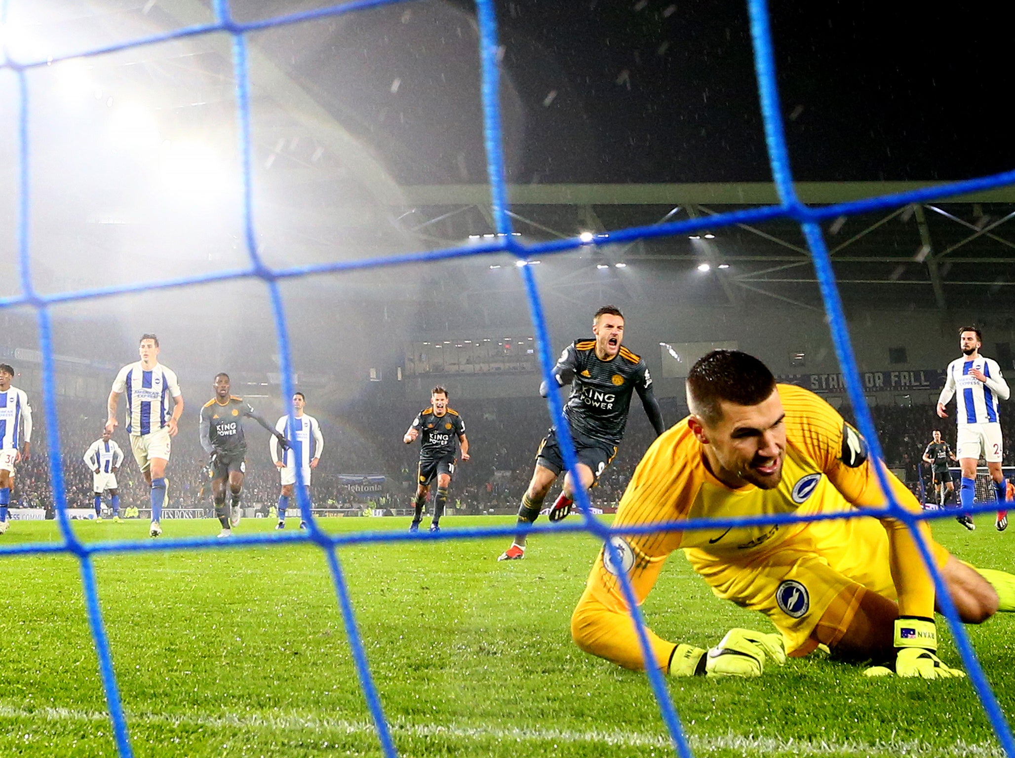 Jamie Vardy smashed home the late penalty (Getty )