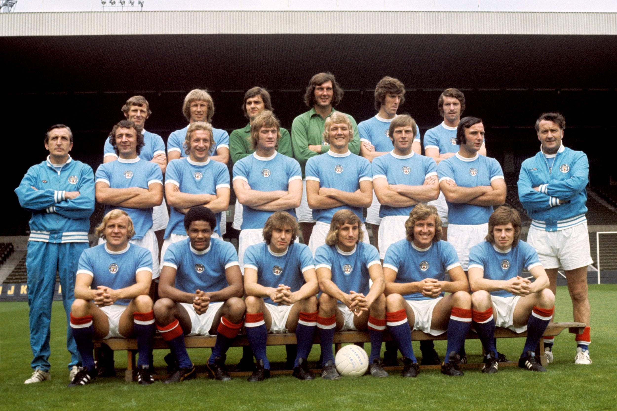 Manager Hart (middle row, extreme right) with the City squad prior to the 1973-74 season