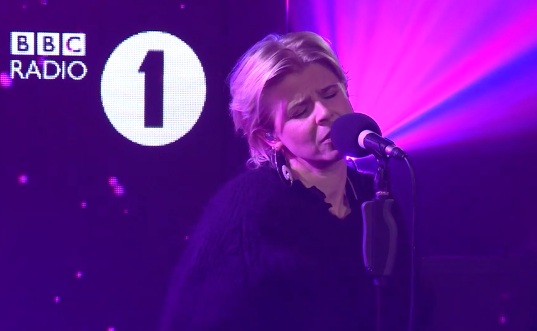 Robyn sings 'Last Christmas' in a BBC Live Lounge session