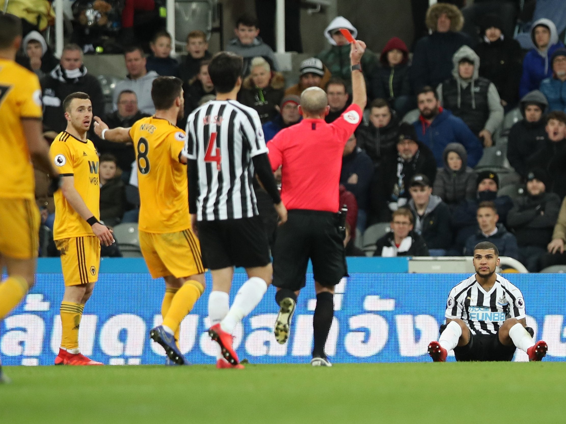 DeAndre Yedlin is sent of by referee Mike Dean