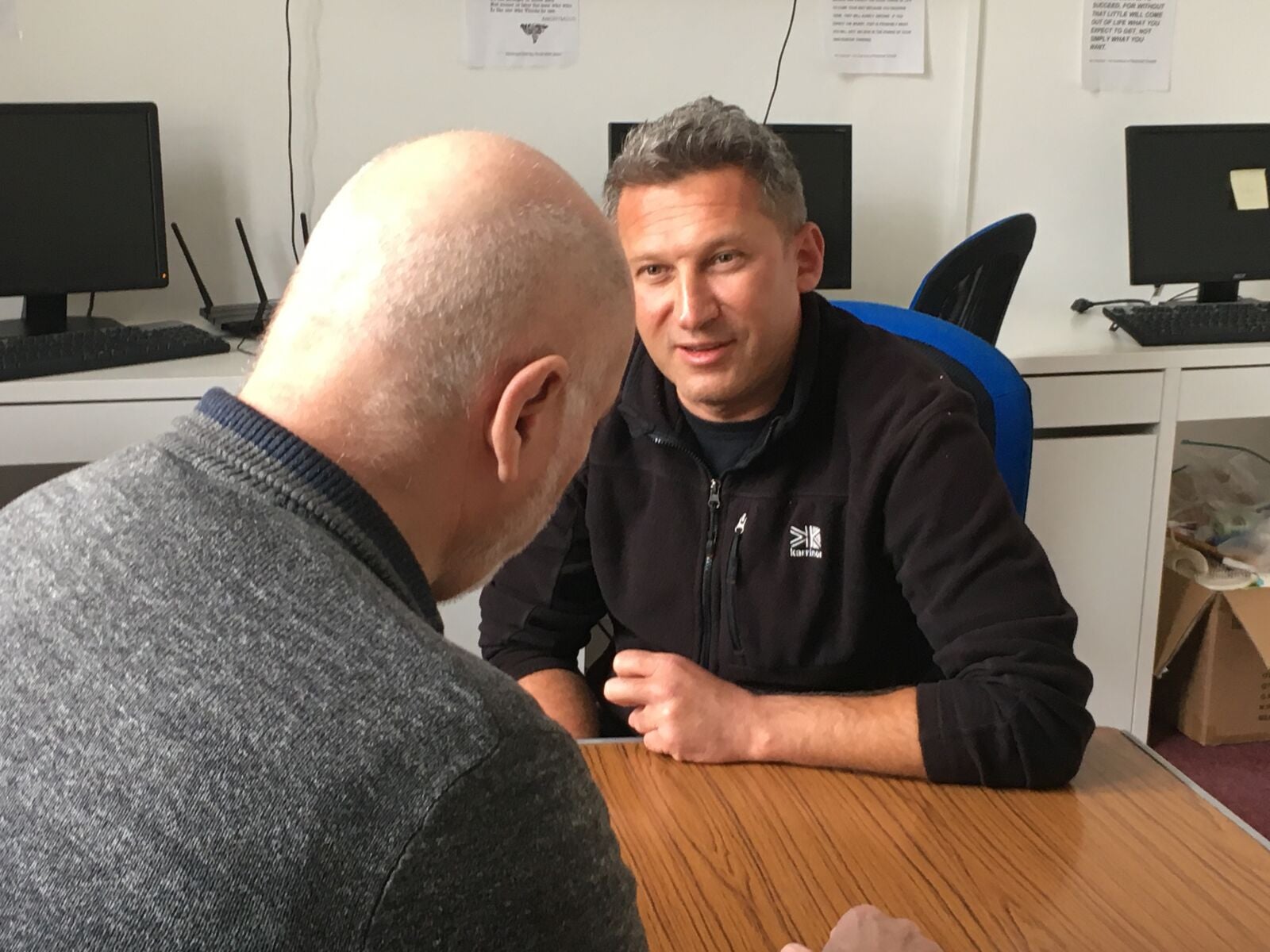 Boguslaw advises a guest at one of Glass Door's church-based shelters