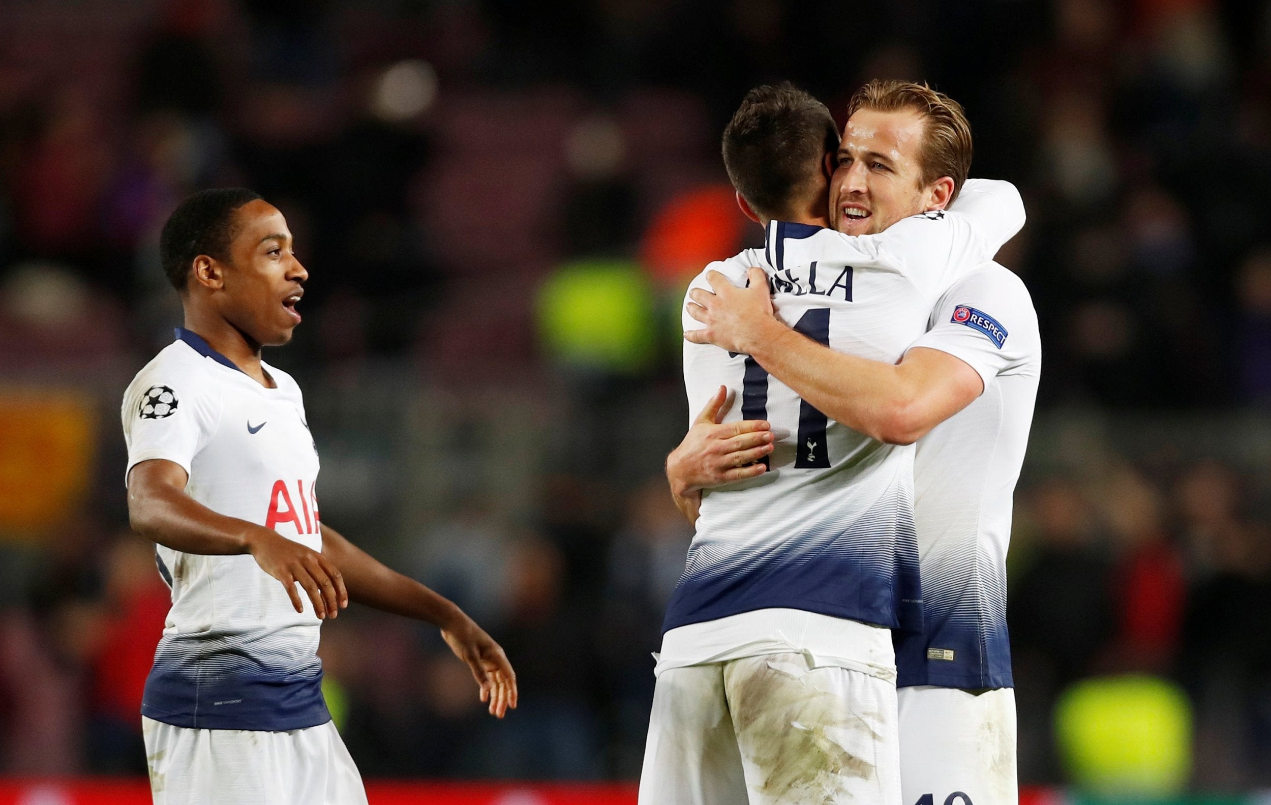 Tottenham qualified for the Champions League 16 with a late goal against Barcelona