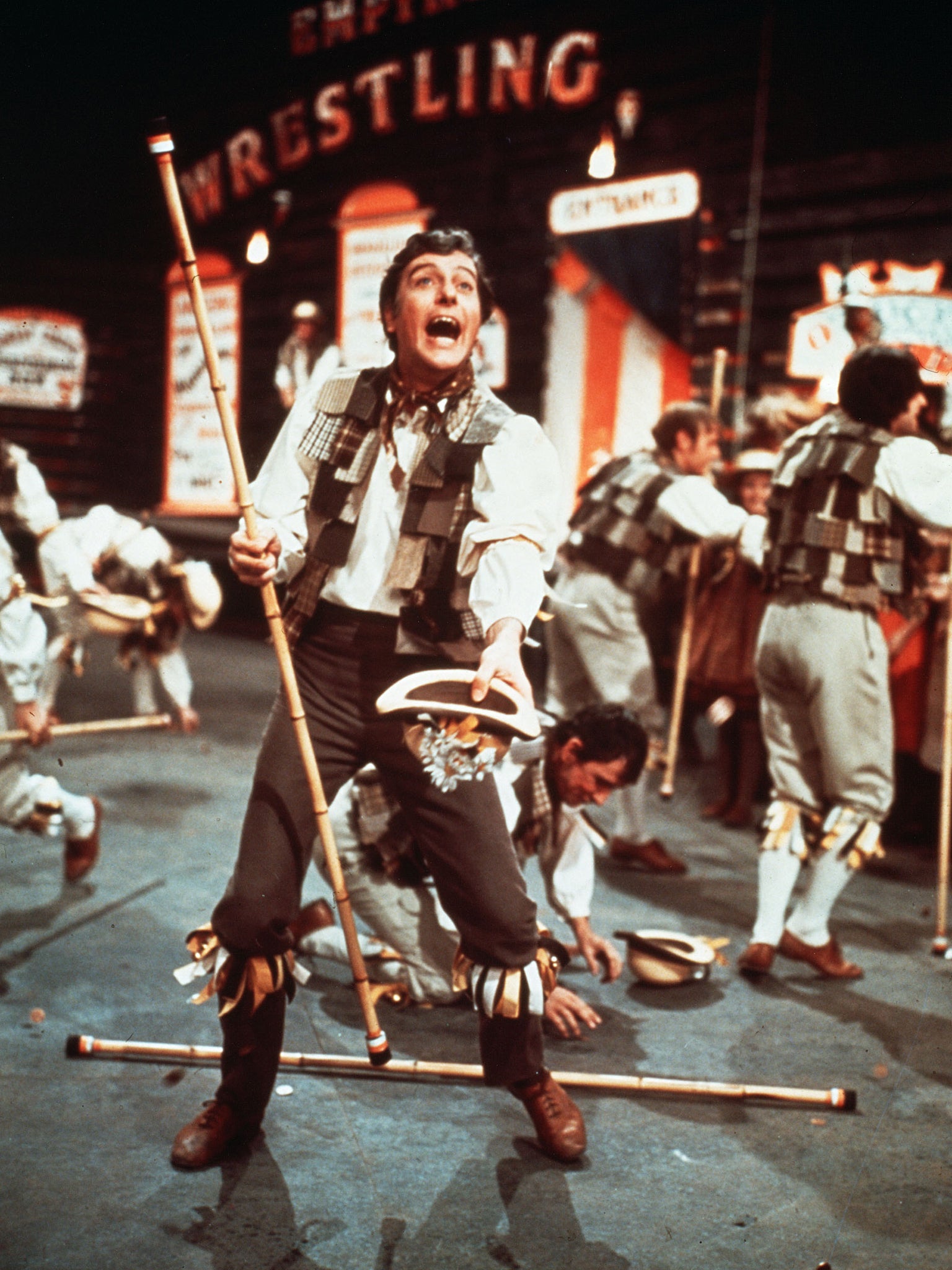 Dick Van Dyke performing ‘Me Ol’ Bamboo’