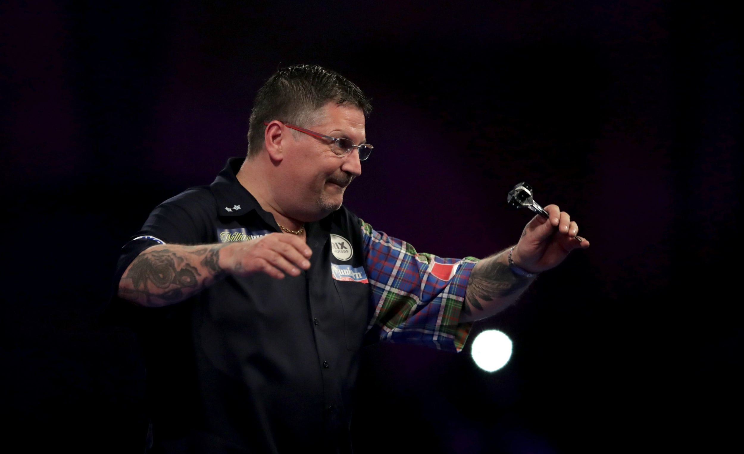 Gary Anderson came through a tough tie against Jermaine Wattimena