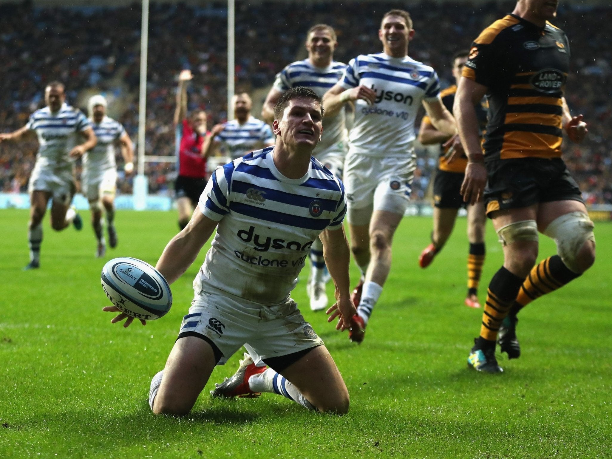 Freddie Burns celebrates after scoring Bath's first goal