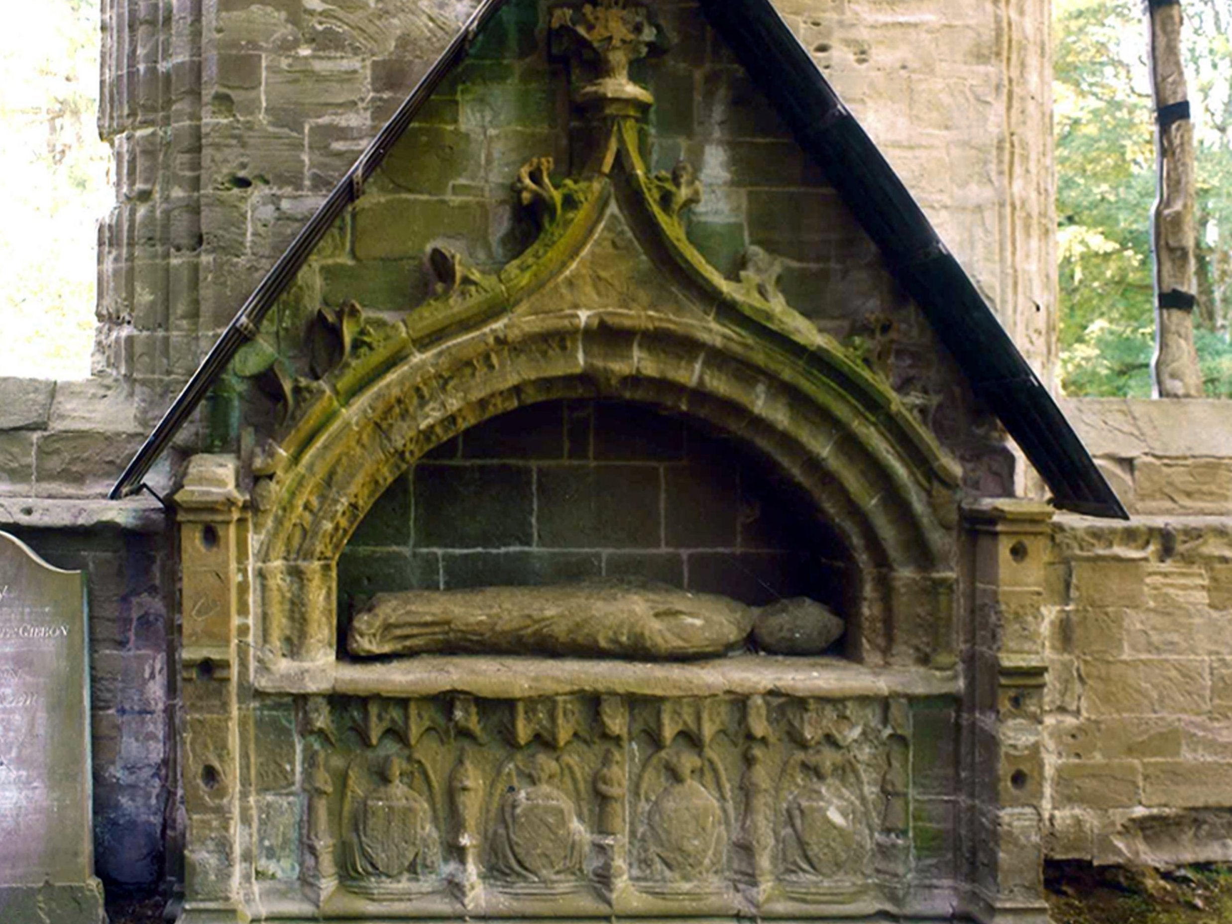 Routine analysis of Bishop Cardeny's tomb revealed images of saint-like figures