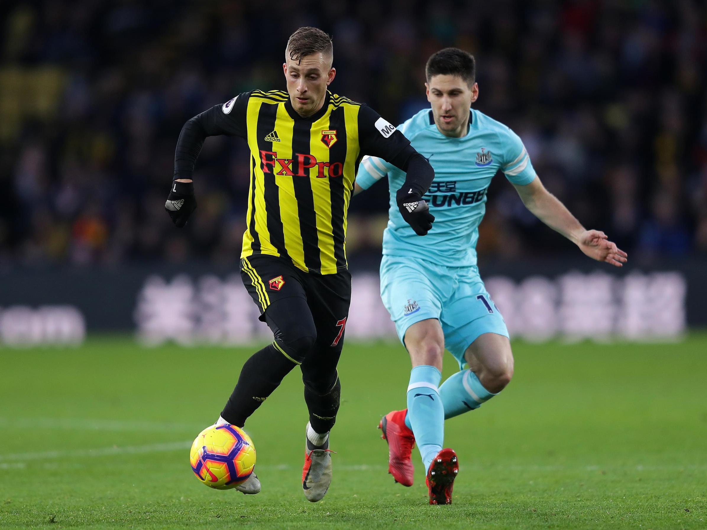 Gerard Deulofeu races to get away from Federico Fernandez