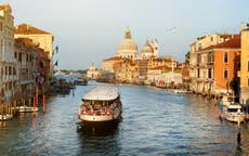 Tourist kicked off boat in Venice after refusing to wear mask