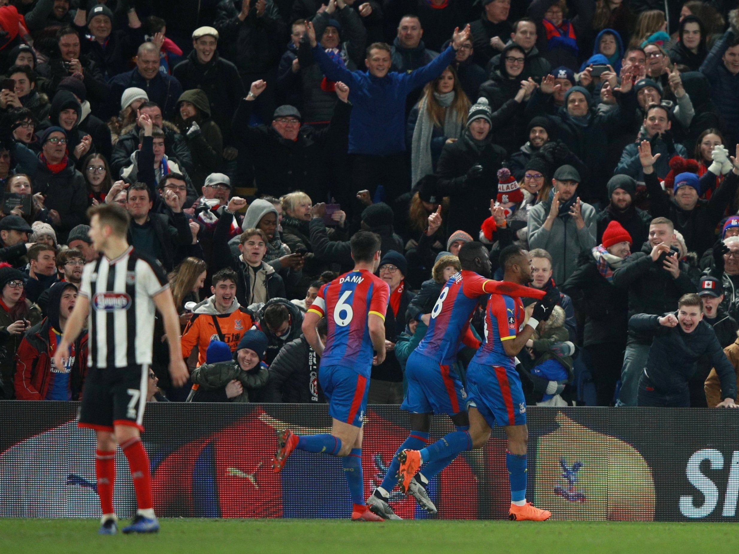 Crystal Palace celebrate Jordan Ayew's late winner