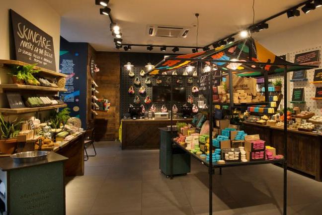 Lush Cosmetics launched ‘Naked Shops’, selling products without packaging