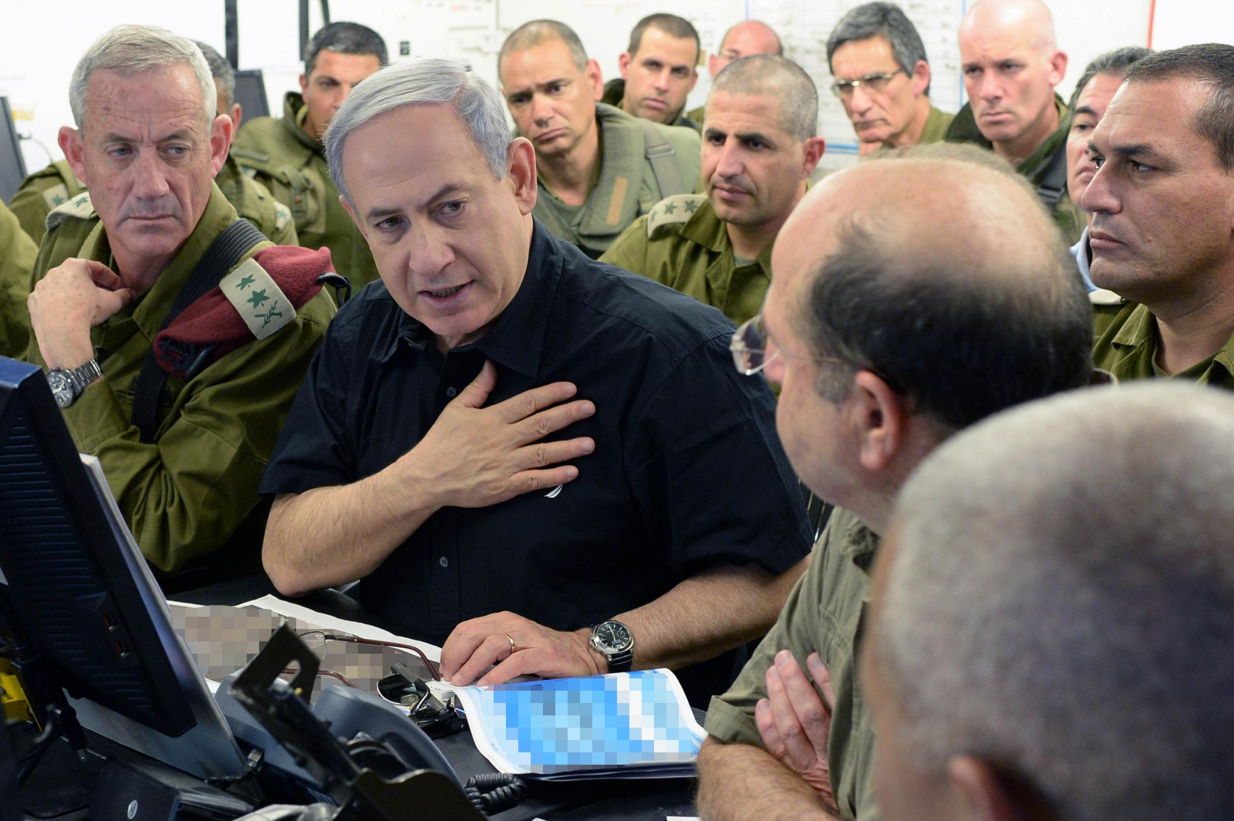 Netanyahu and Gantz visit a tactical headquarters of the Israel army in southern Israel near the border with Gaza on July 21, 2014 during the war