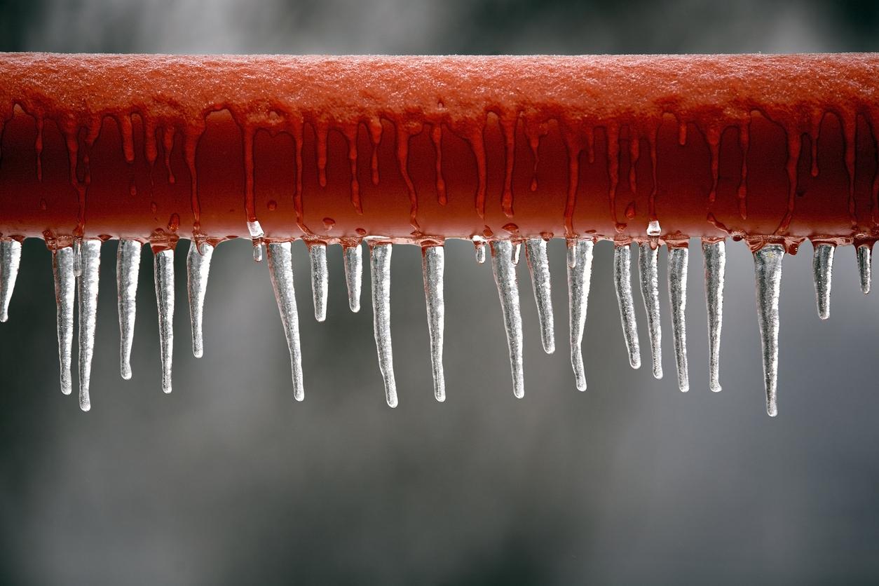 How to thaw and defrost frozen pipes