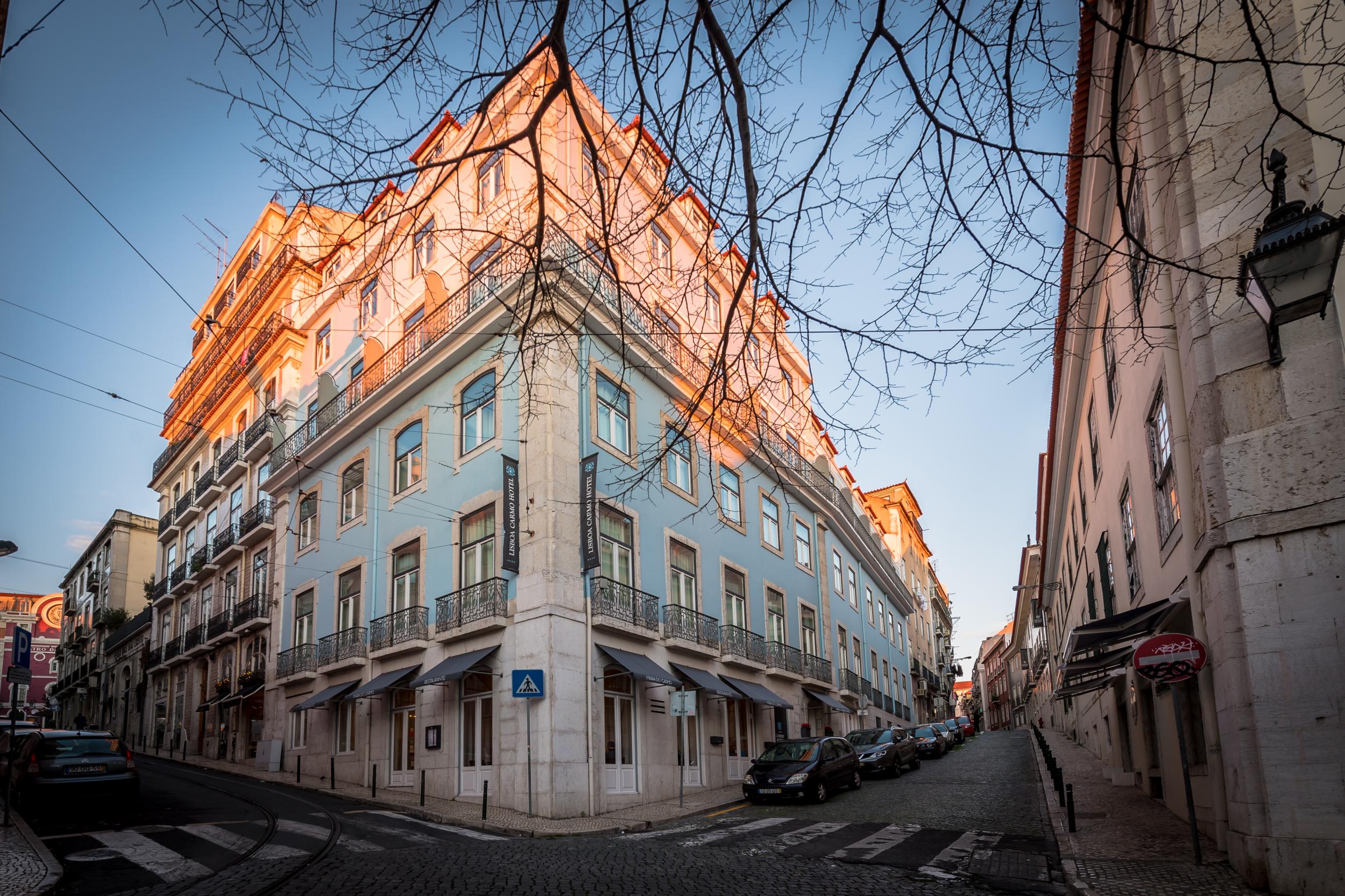 Feel like one of the locals at the Lisboa Carmo Hotel