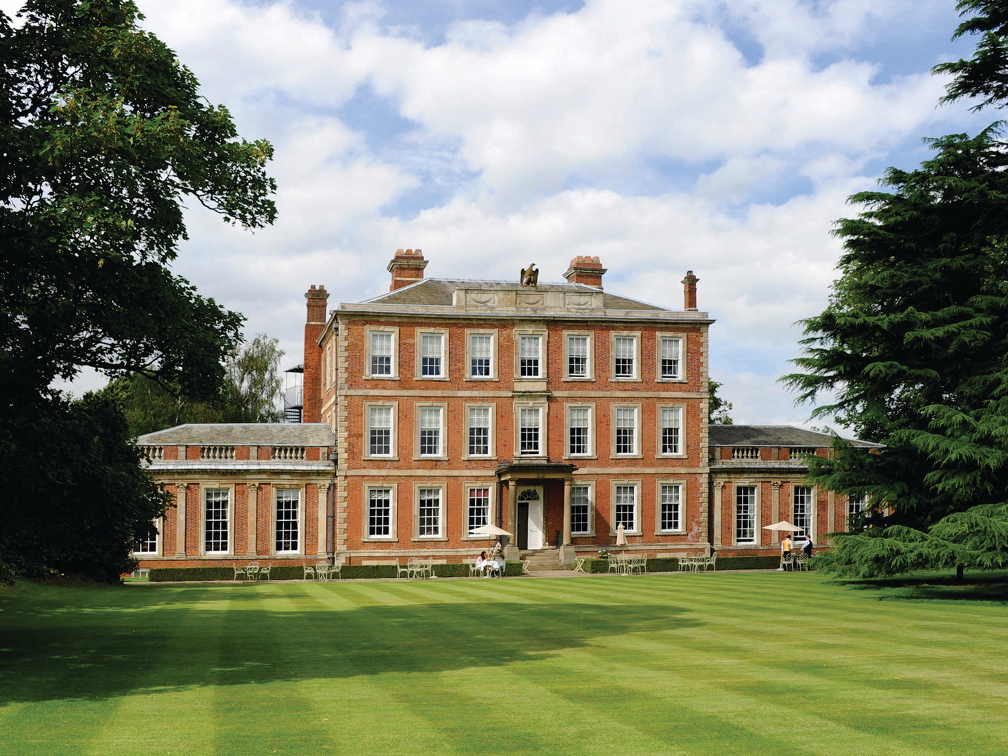 Here it's classic decor, rooms look like something out of a Richard Curtis movie (Middlethorpe Hall)