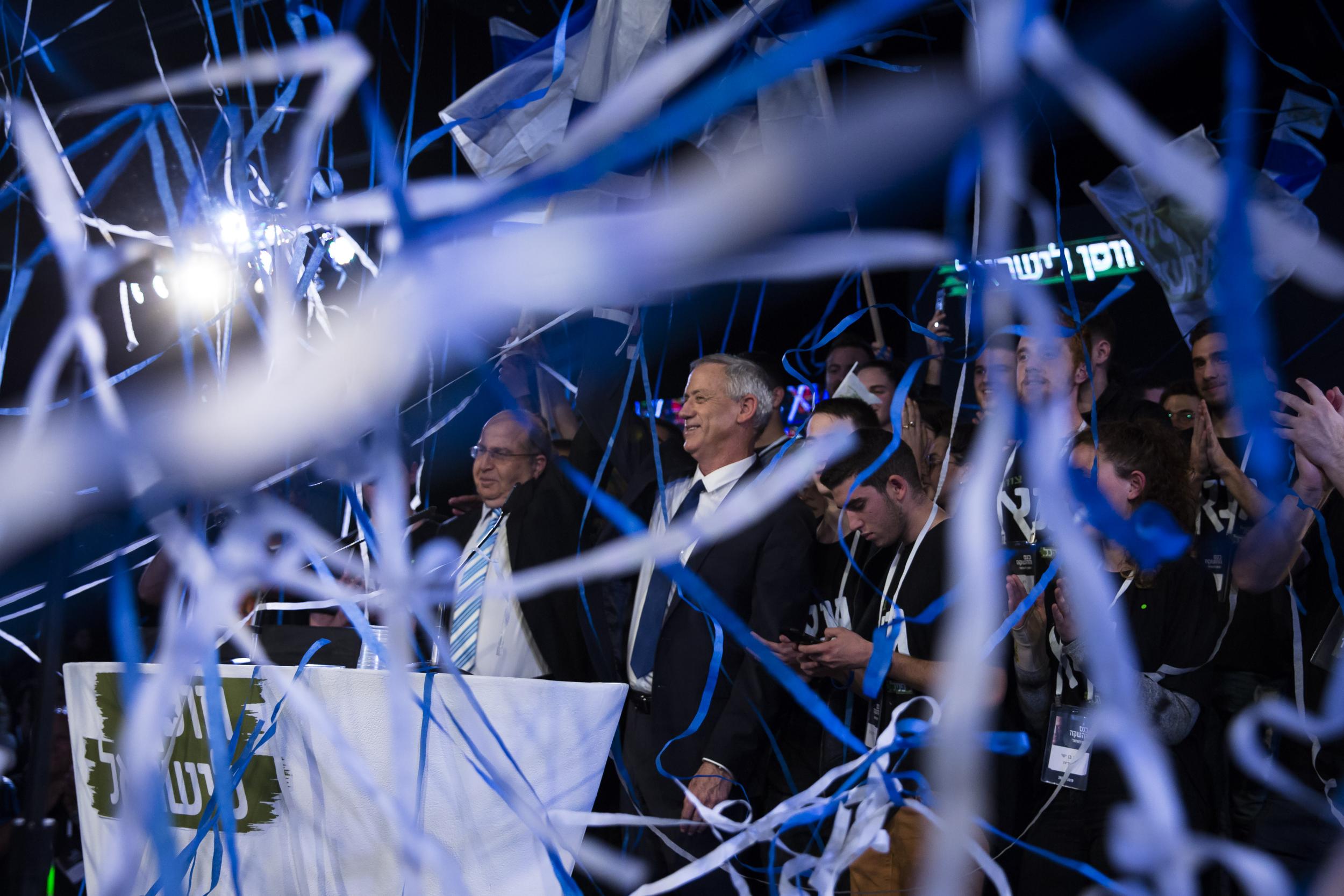 Benny Gantz (right) a former head of the IDF (centre) and head of Israel resilience party Moshe Ya’alon (Getty)