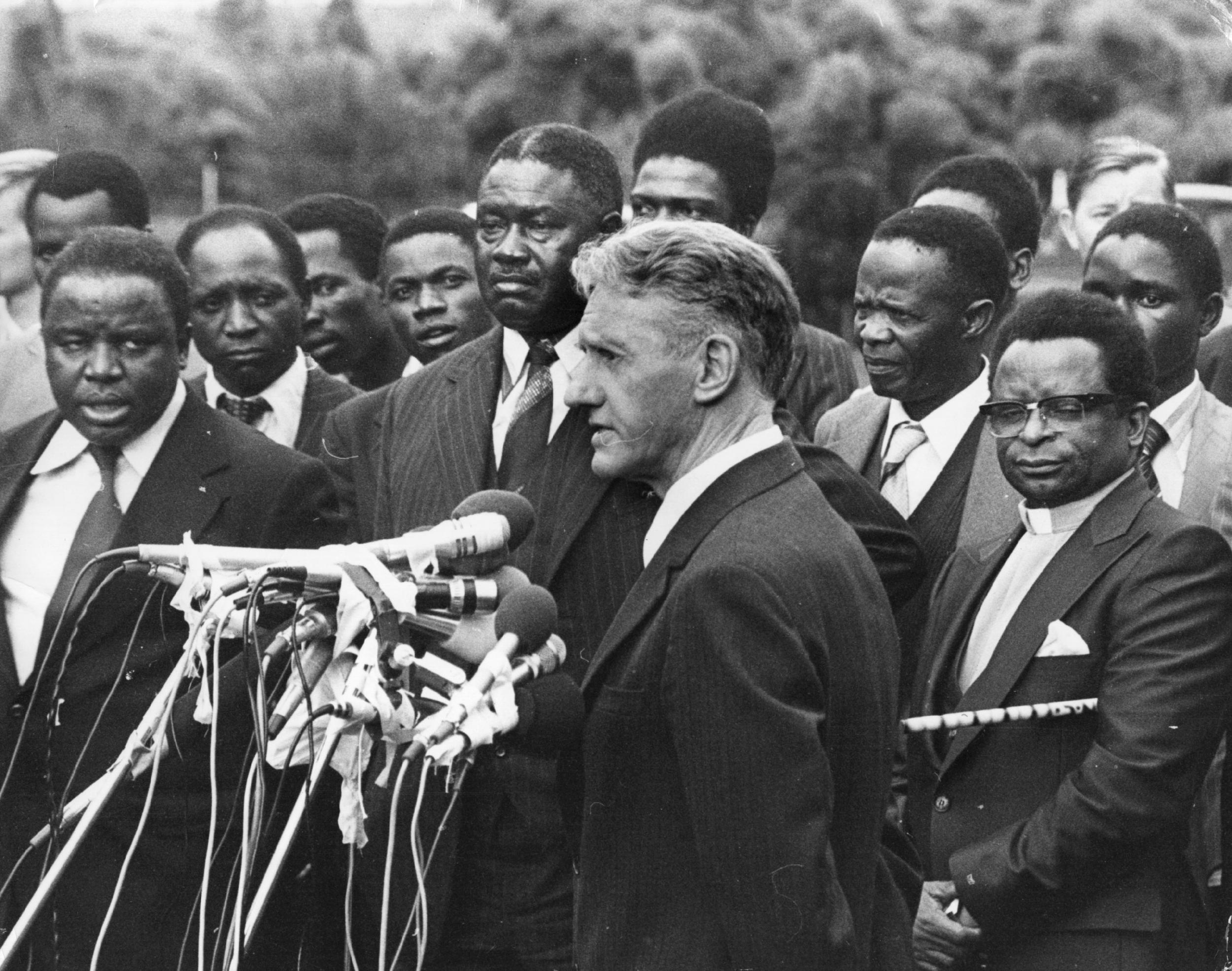 Ian Smith at a press conference in 1977