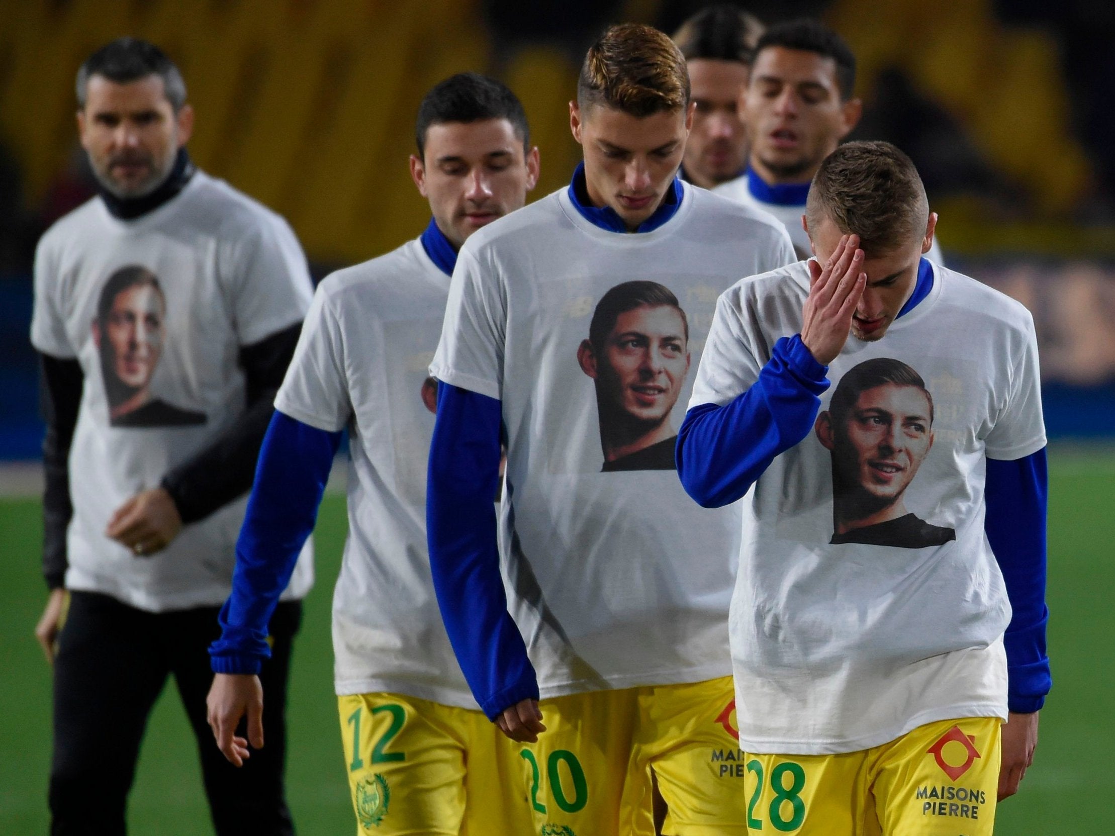 Nantes players wear t-shirts with the image of Emiliano Sala