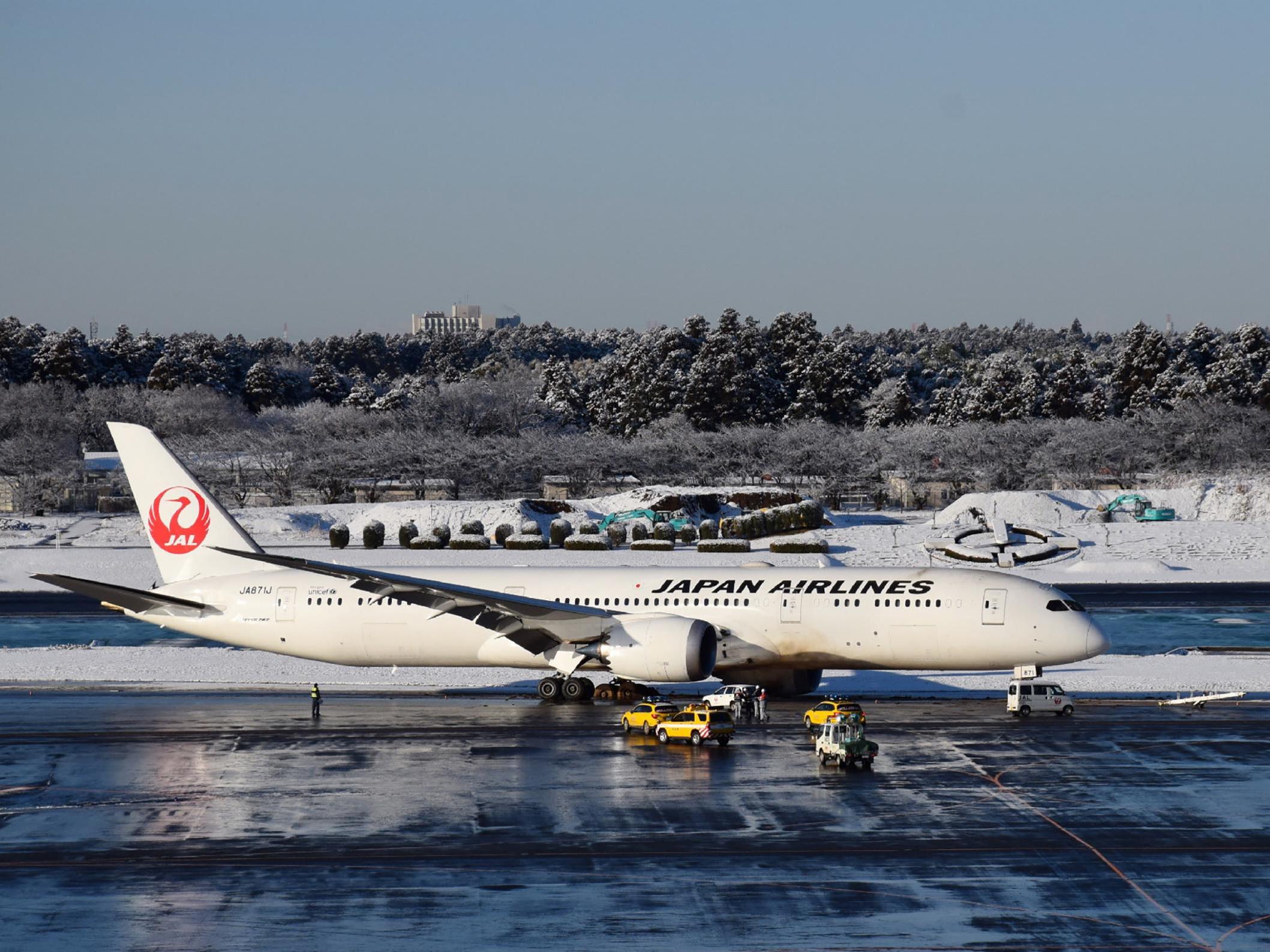 Airport crews scrambled to assist passengers on the plane