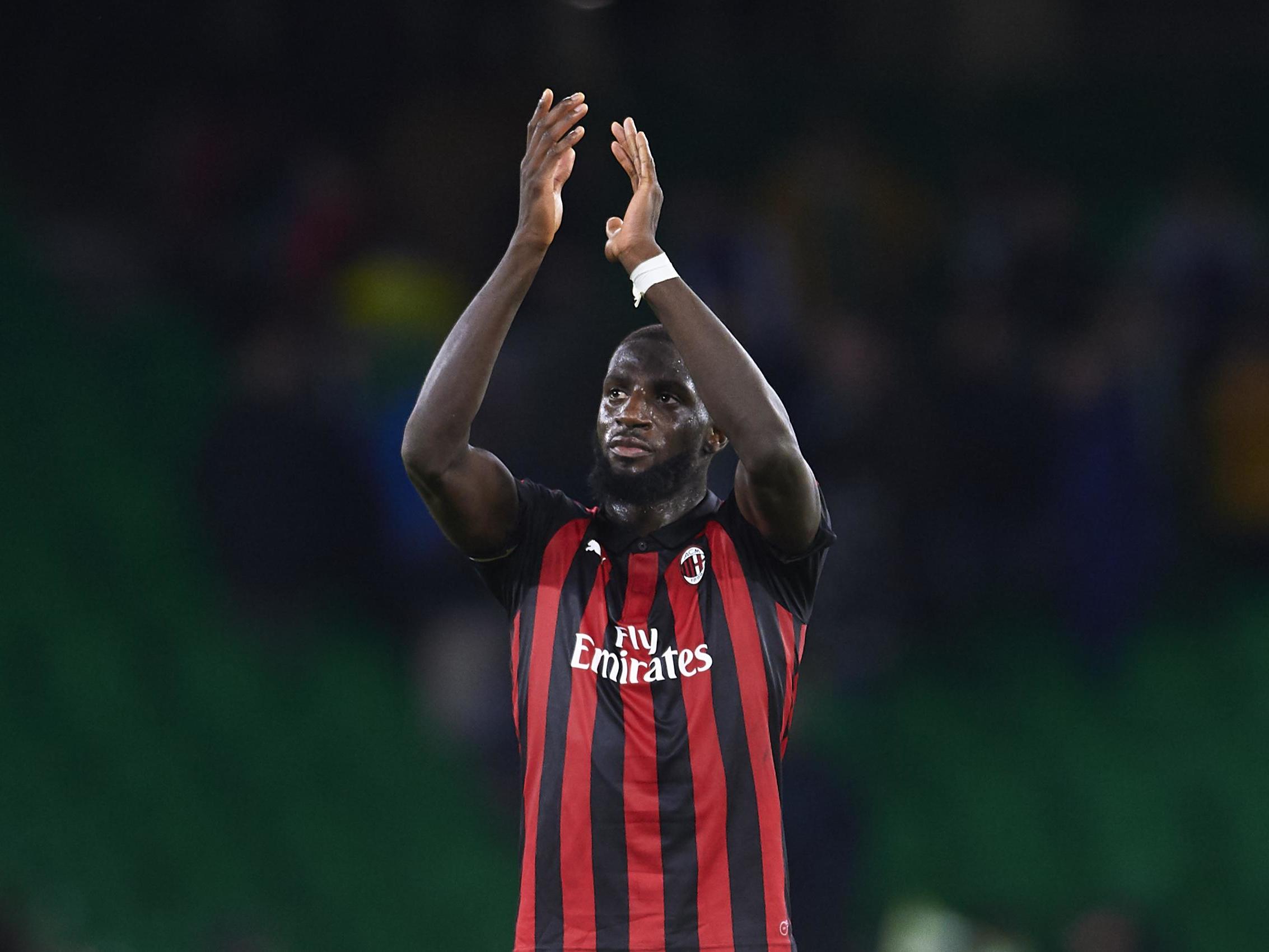 Tiemoue Bakayoko salutes the Milan fans