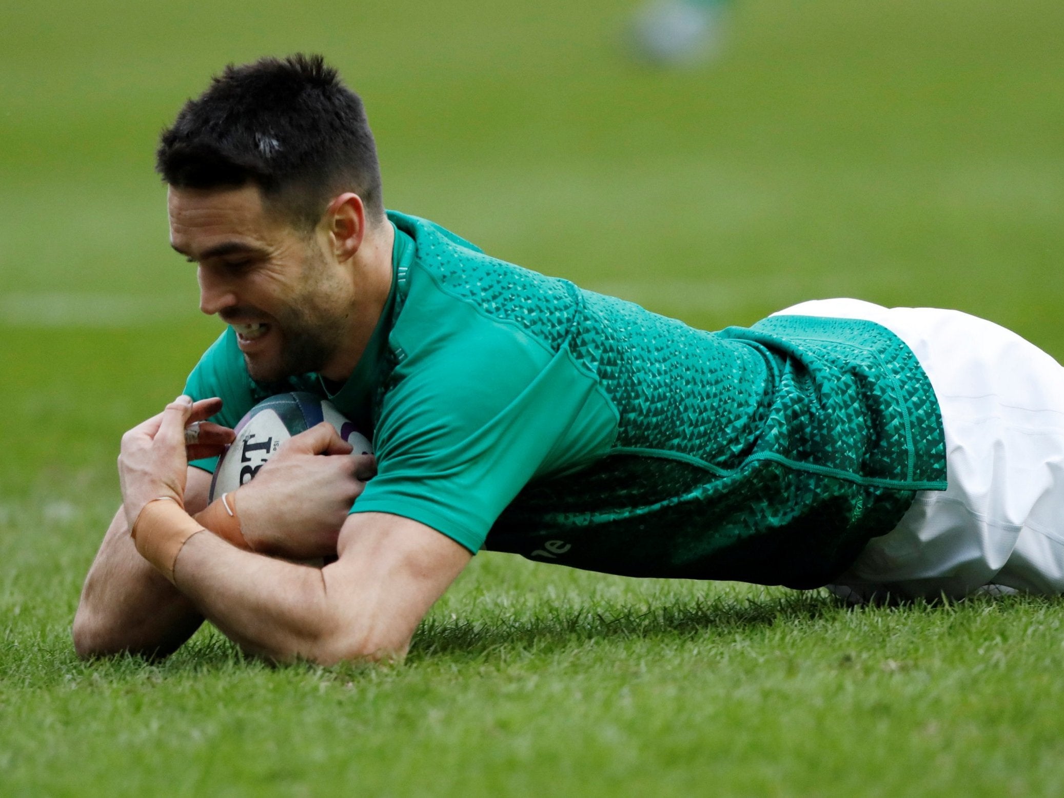 Conor Murray scores a try for Ireland against Scotland