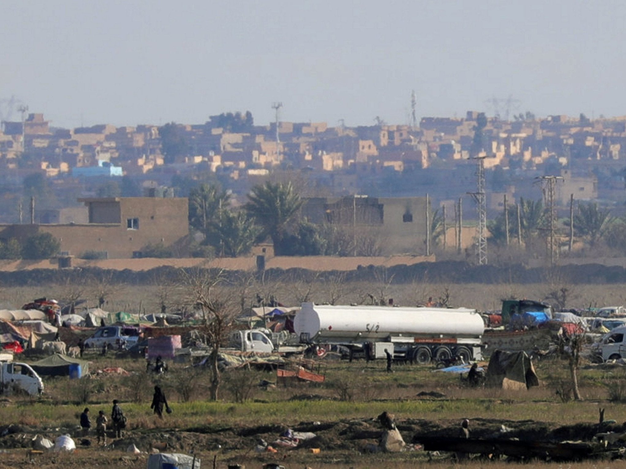 Isis members in the last besieged neighbourhood in the village of Baghouz