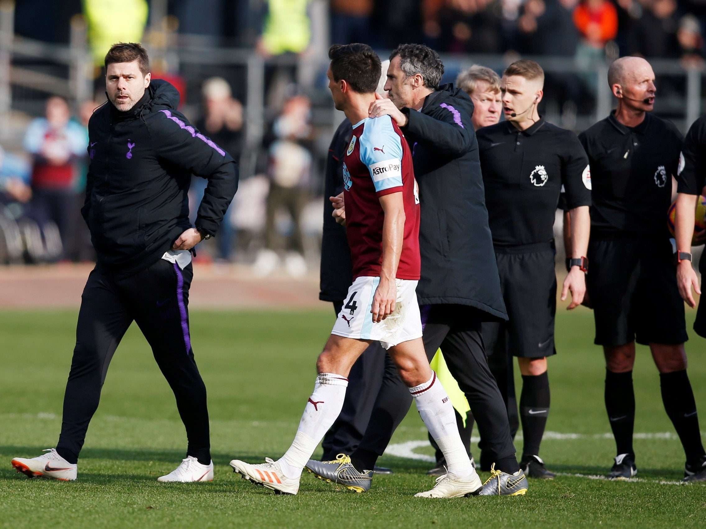 Pochettino retreats after arguing with Dean