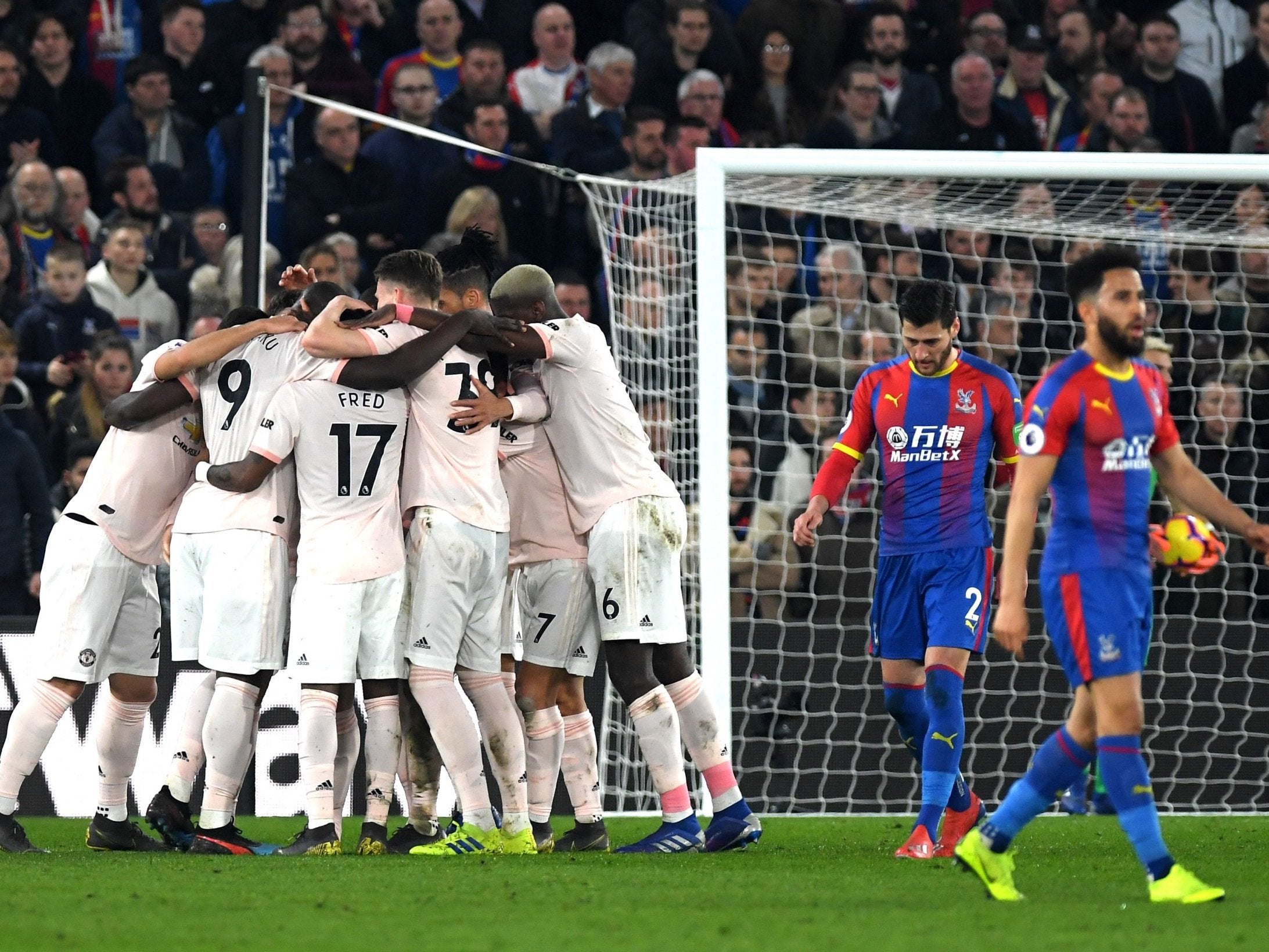 Manchester United celebrate Romelu Lukaku's opener