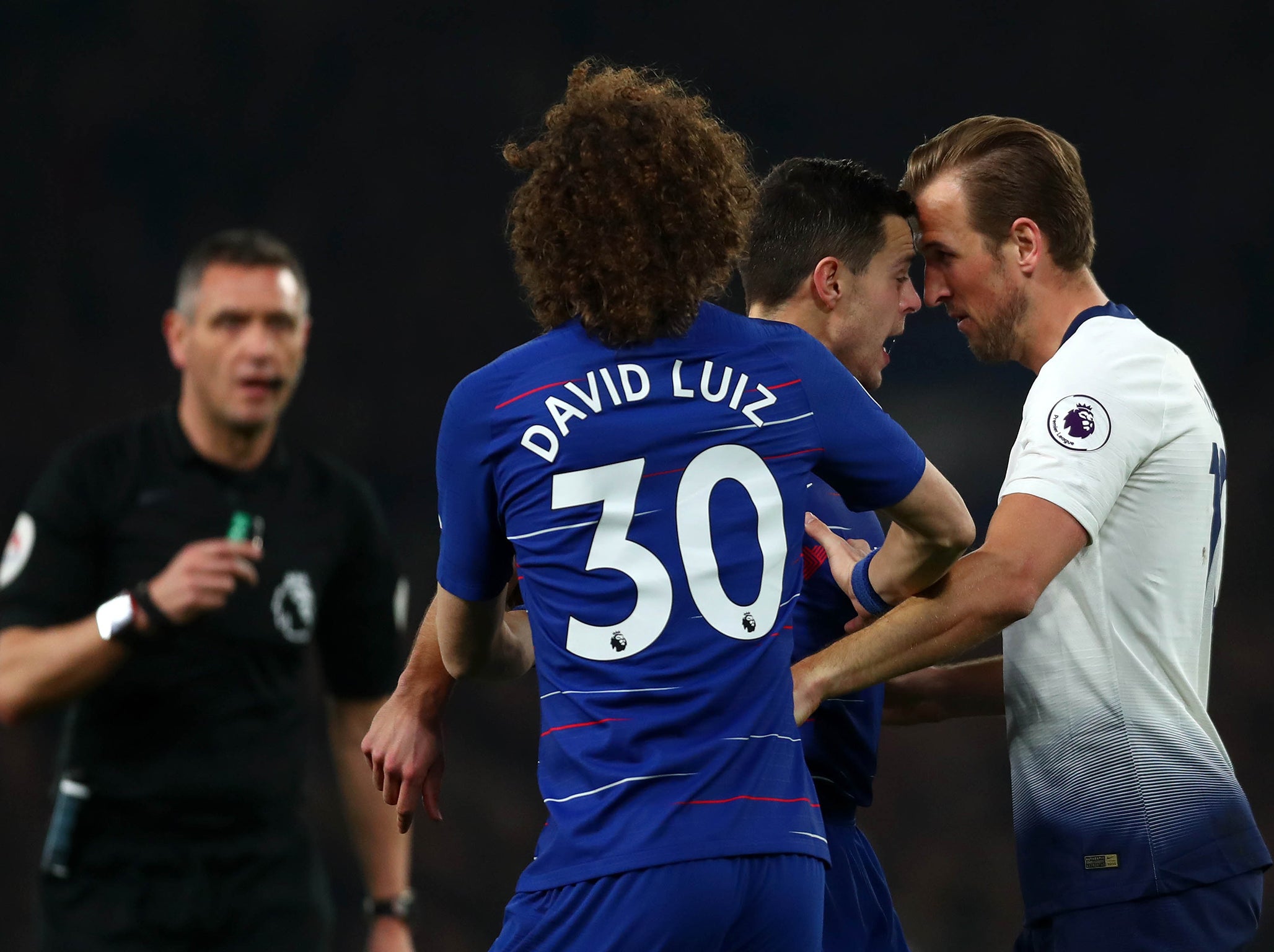 Kane confronts Azpilicueta