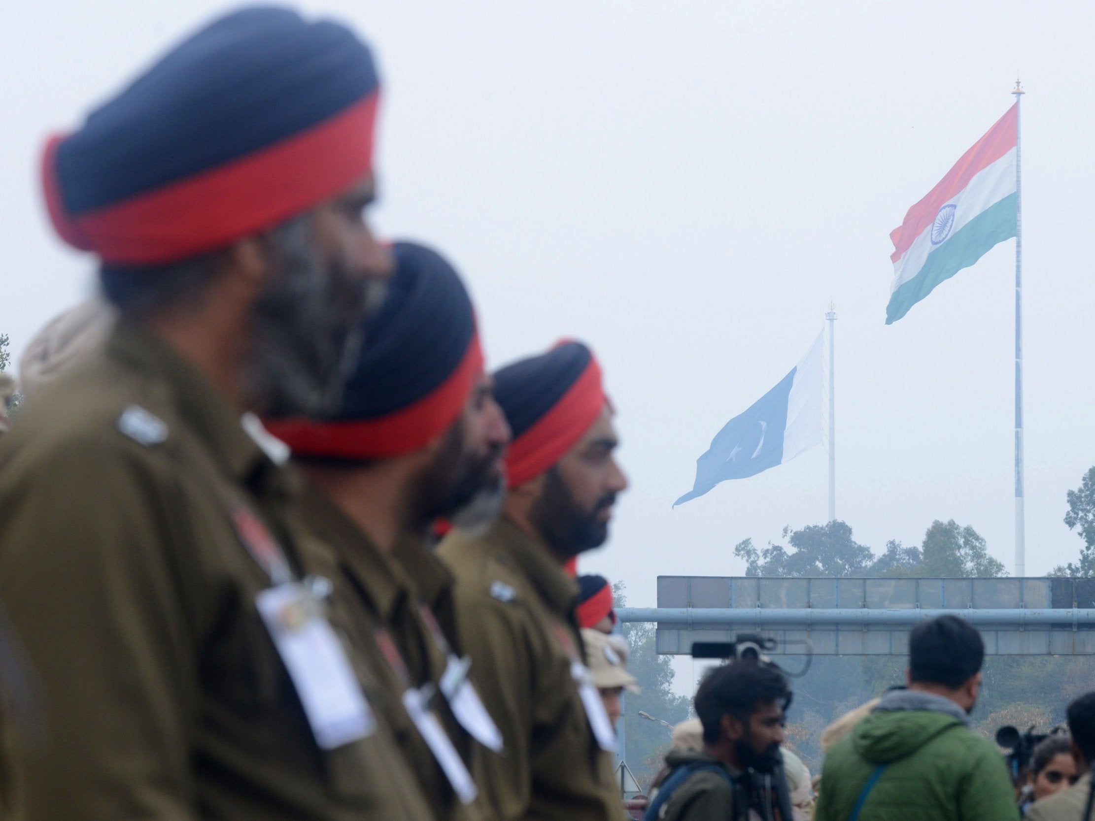 Police and media wait for the return of Indian at the India-Pakistan Wagah border