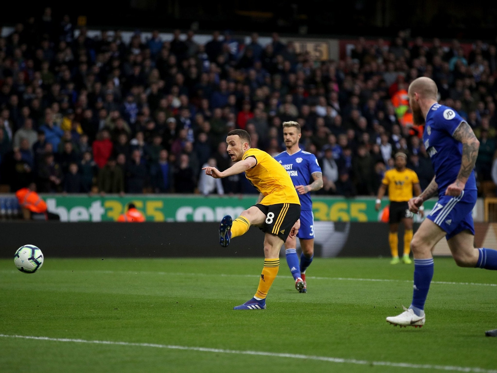 Diogo Jota puts Wolves ahead early on