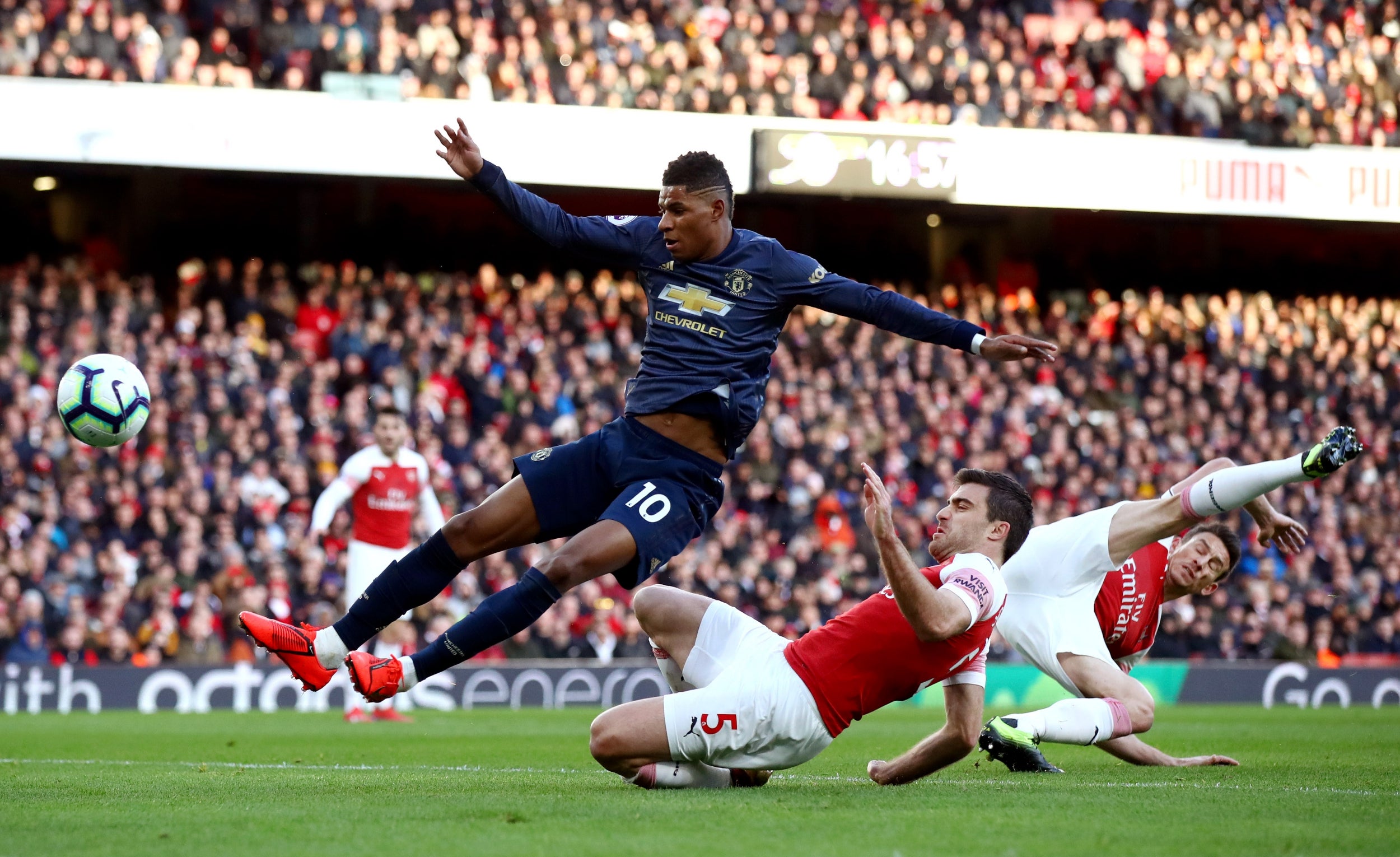 Rashford shoots under pressure (Getty)