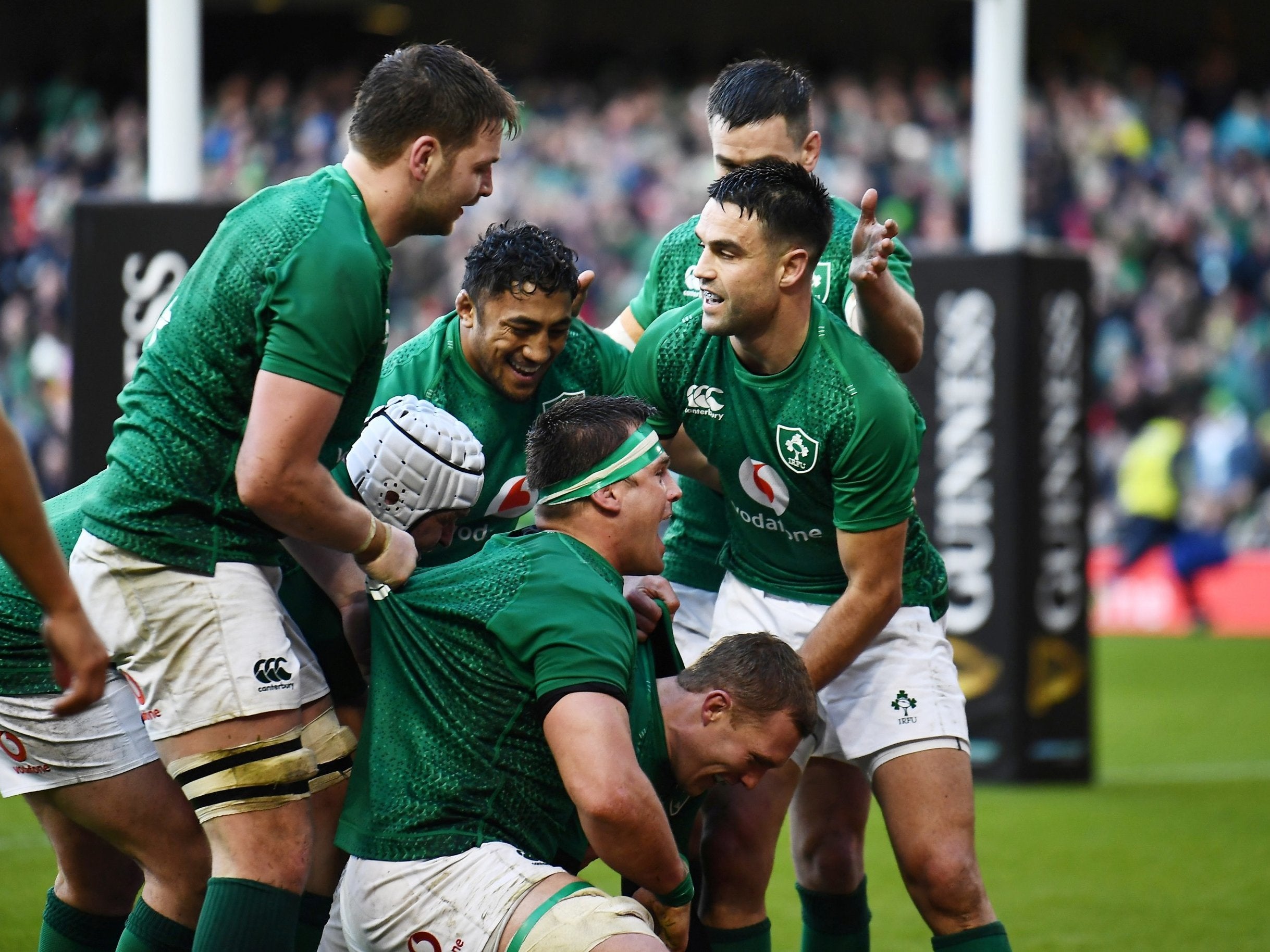 Ireland celebrate Keith Earls' try vs France