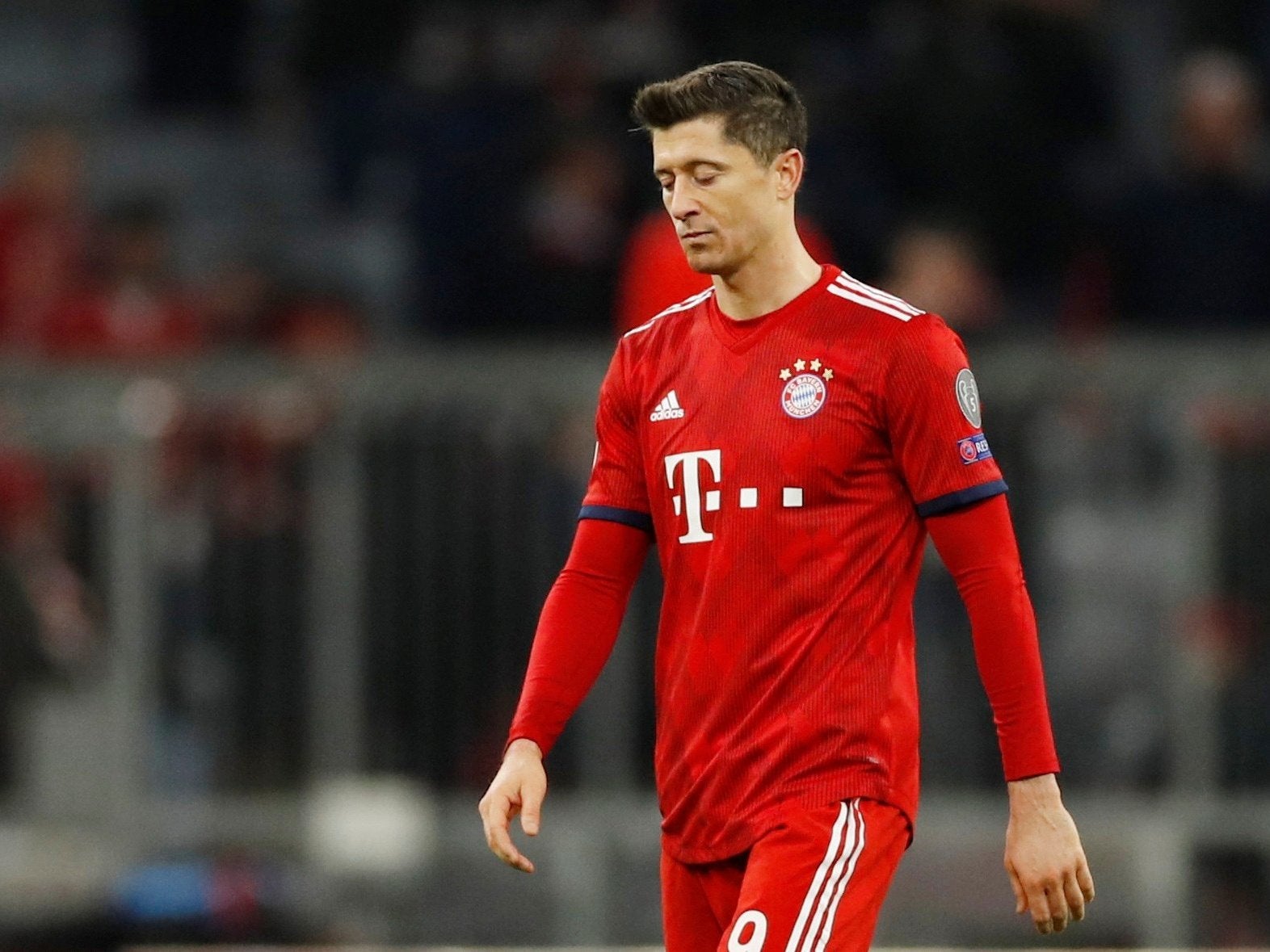 Robert Lewandowski looks dejected