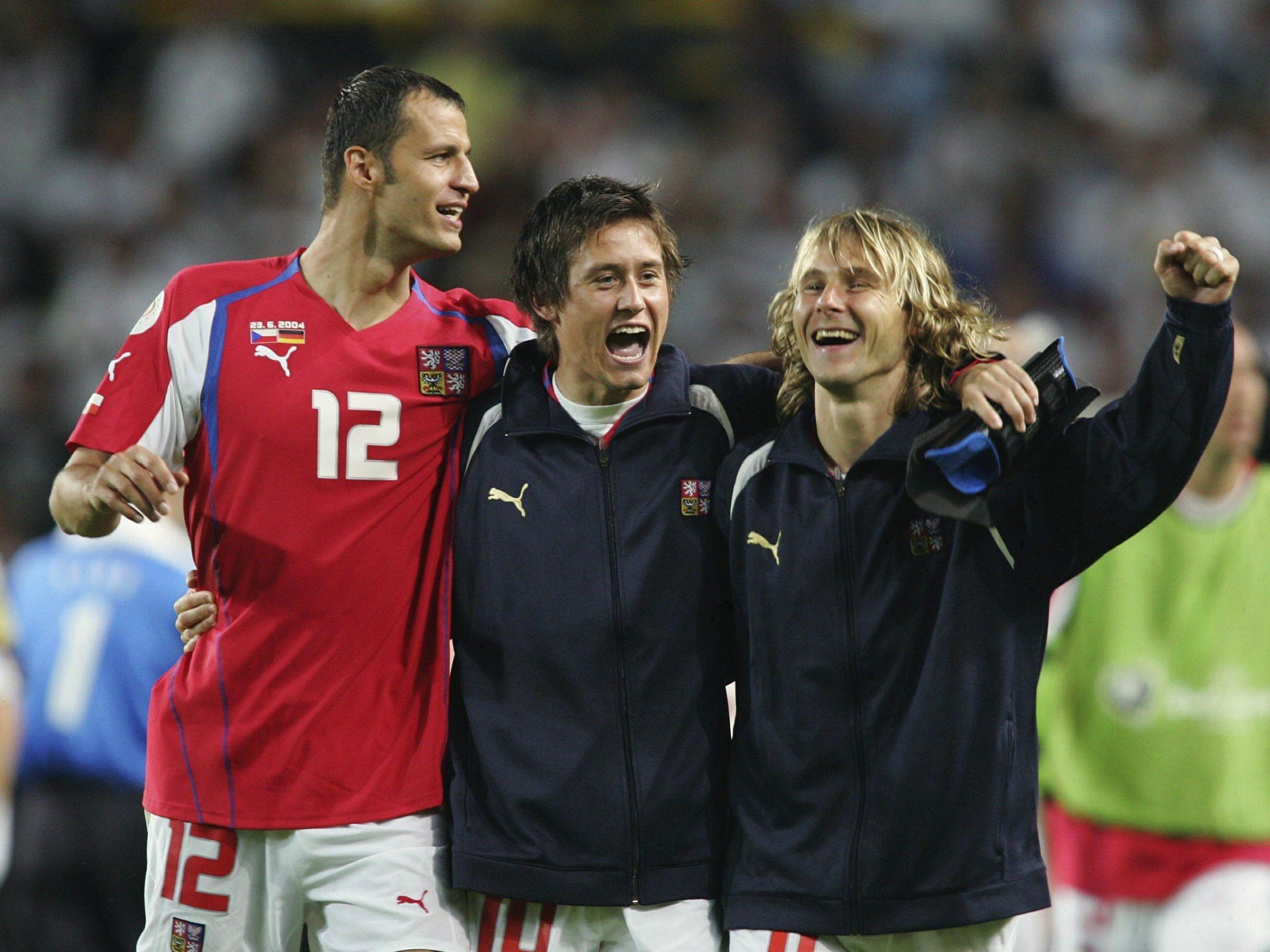 Vratislav Lokvenc, Tomas Rosicky and Pavel Nedved celebrate at Euro 2004