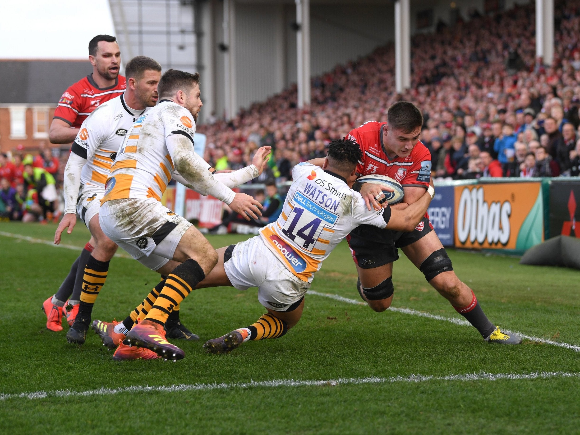 Jake Polledri dives in at the corner to score Gloucester's decisive third and final try