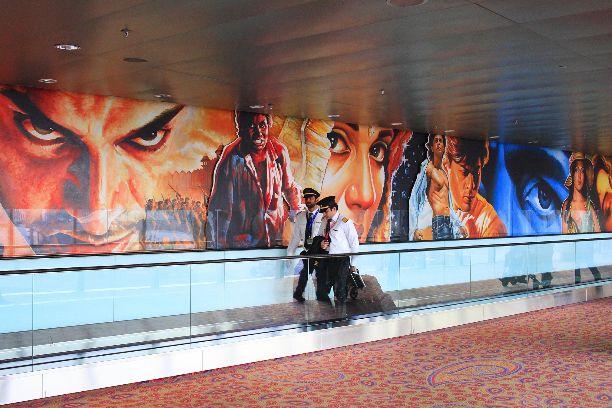 Bollywood figures liven up a travelator