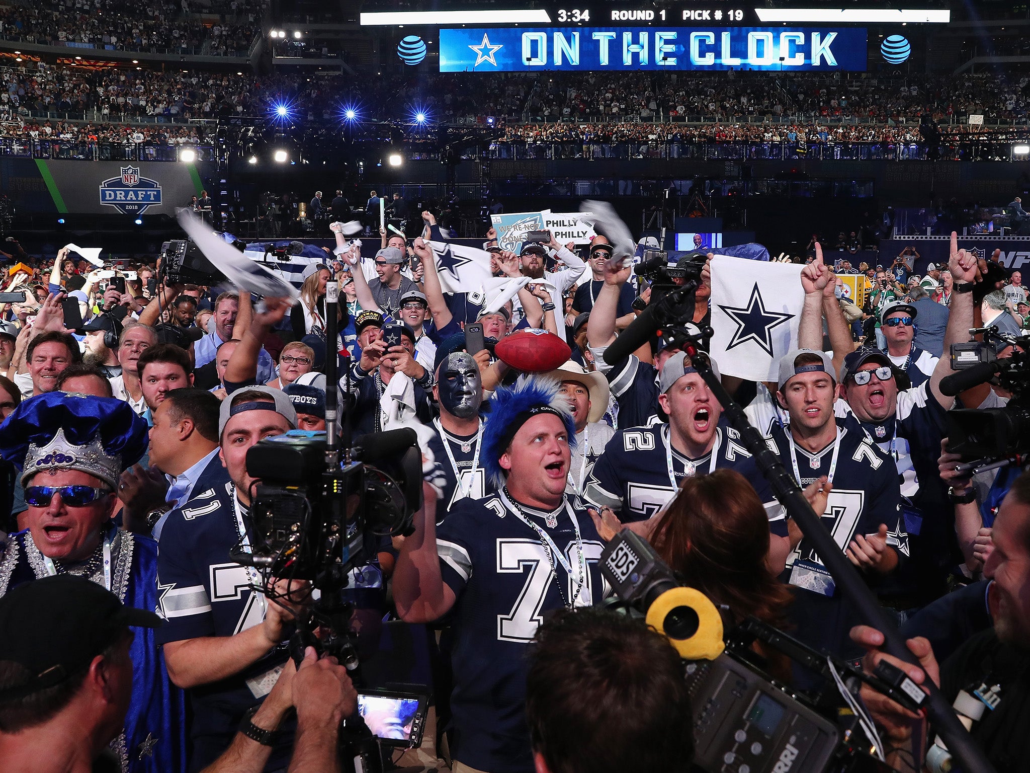 Dallas Cowboys fans cheer during the first round of the 2018 NFL Draft (Getty)