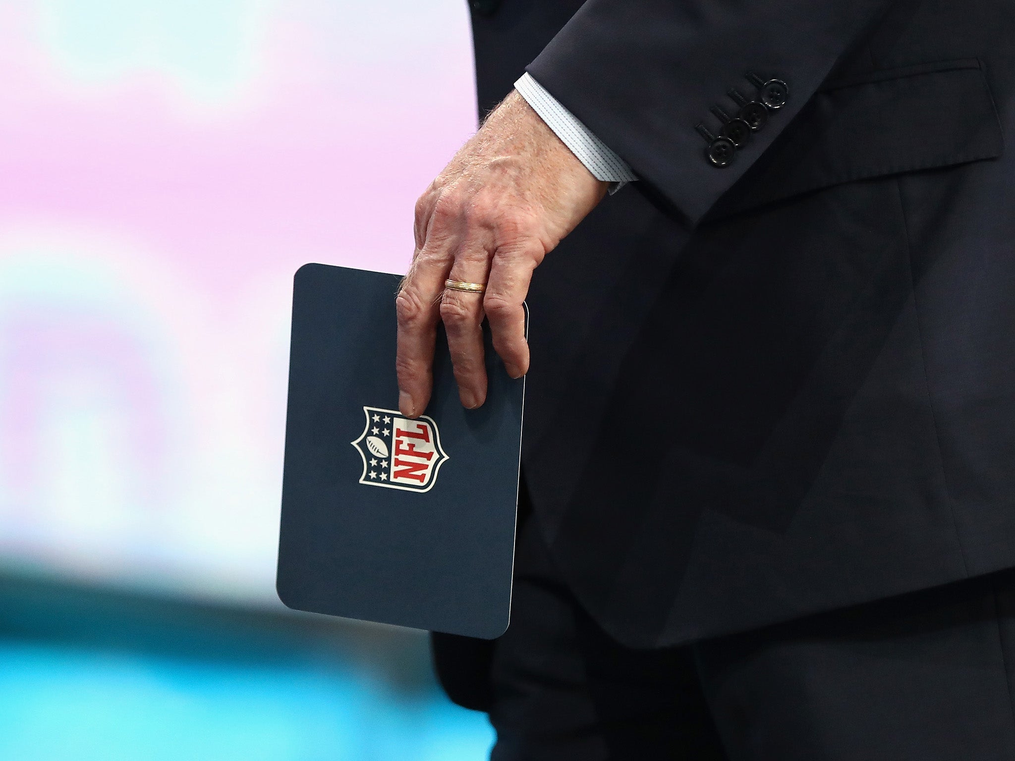 NFL commissioner Roger Goodell holds a cue card during the first round of the 2018 NFL Draft (Getty)