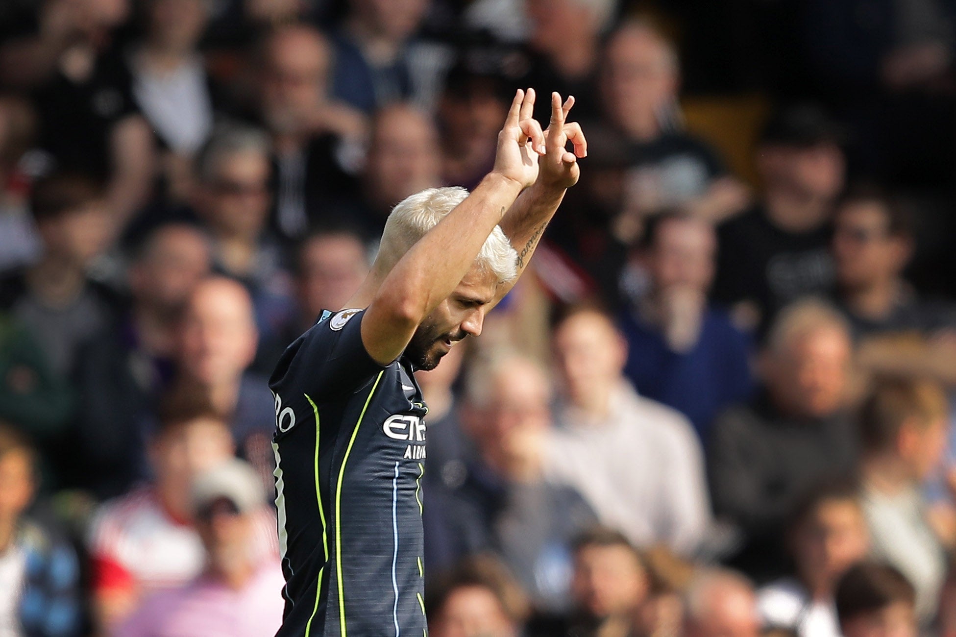 Sergio Aguero celebrates (Getty)