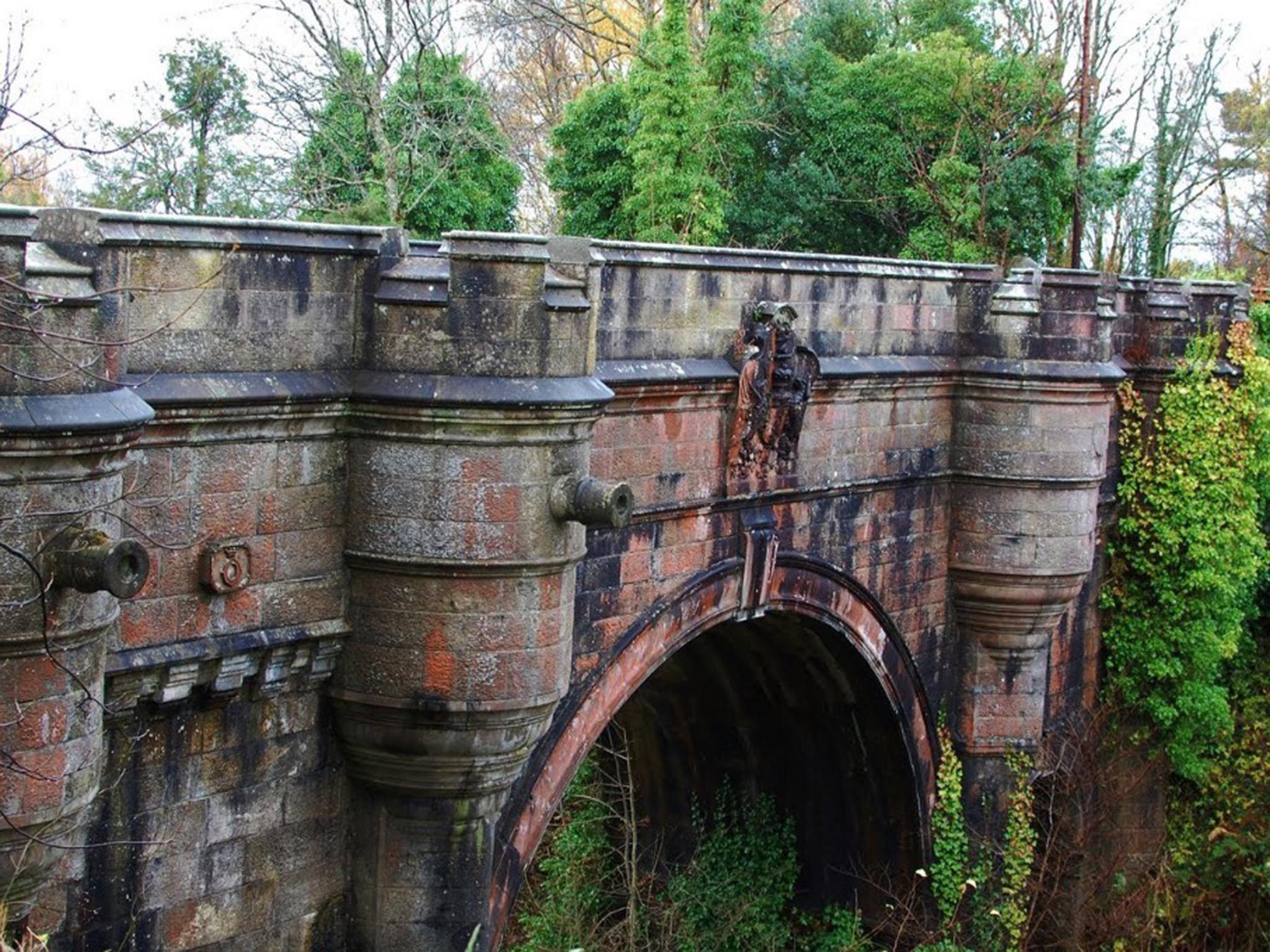 Overtoun Bridge: paranormal... or just filled with intriguing scents?