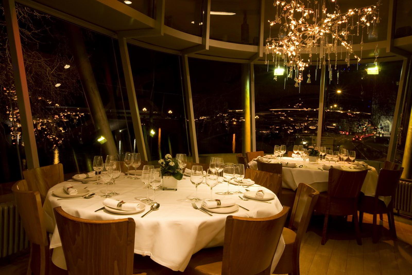 The restaurant offers panoramic views of the River Thames